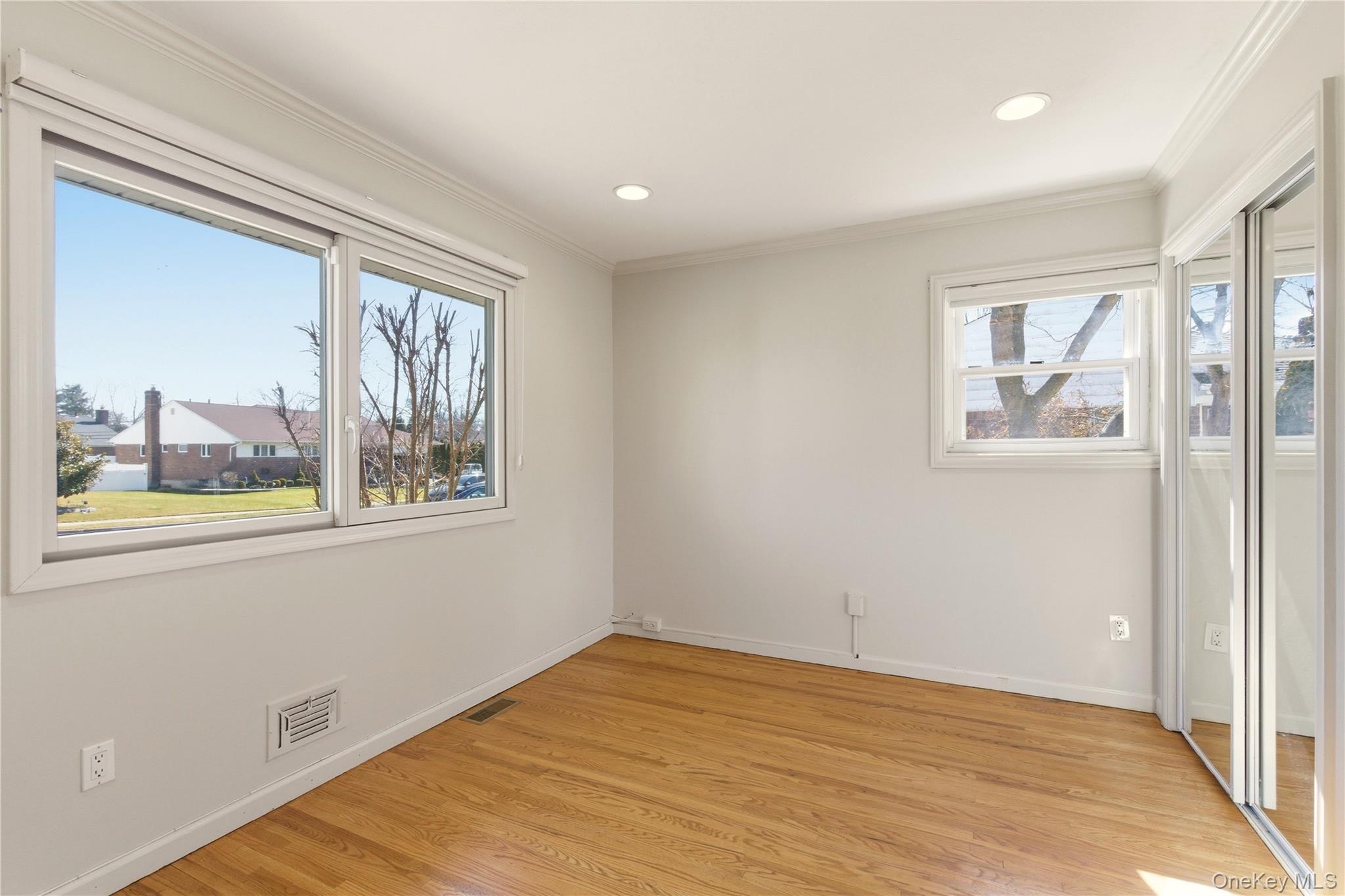 #17 photo, 24 Green Drive, מחוז נסאו Roslyn , NY 11576