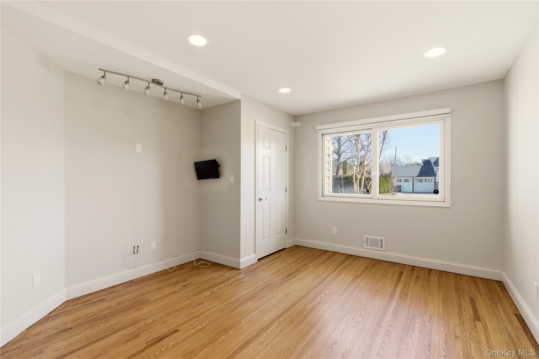 #18 photo, 24 Green Drive, מחוז נסאו Roslyn , NY 11576