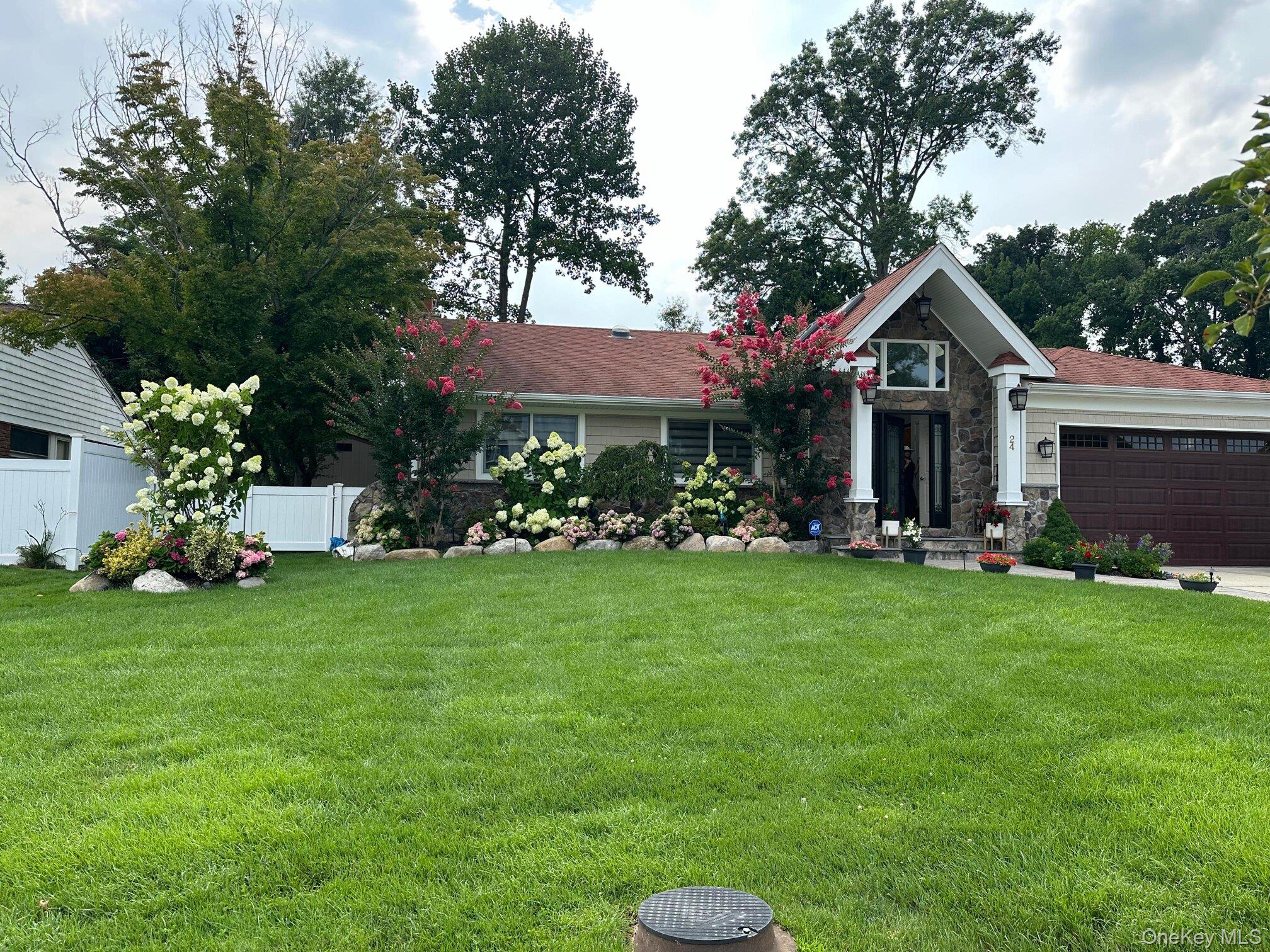 #2 photo, 24 Green Drive, מחוז נסאו Roslyn , NY 11576