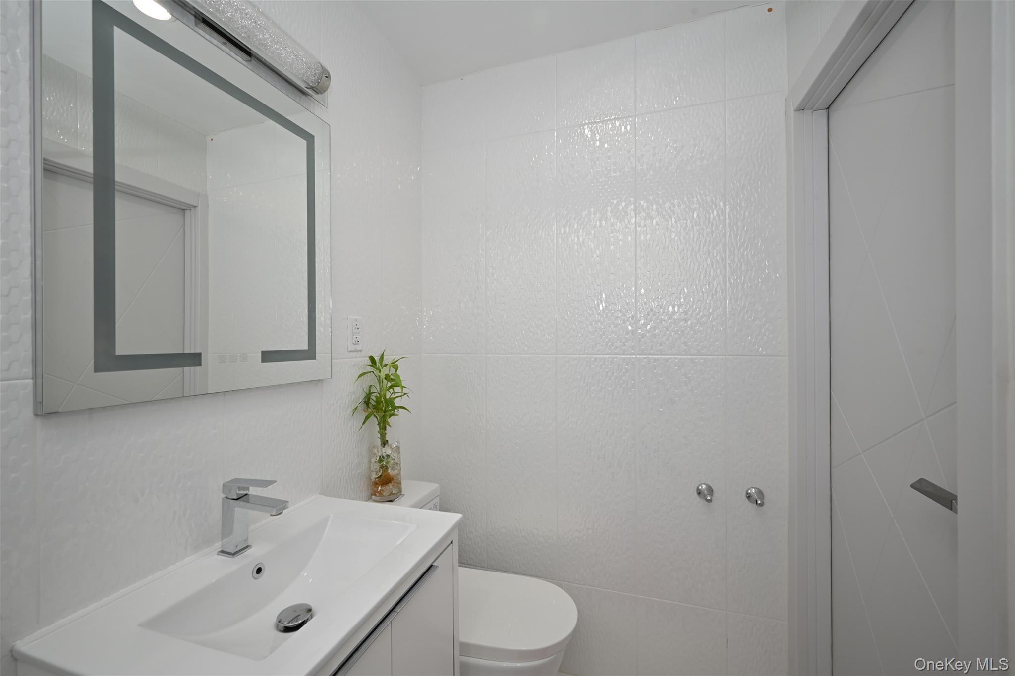 #13 photo, 100-25 Queens Boulevard, Forest Hills , NY 11375