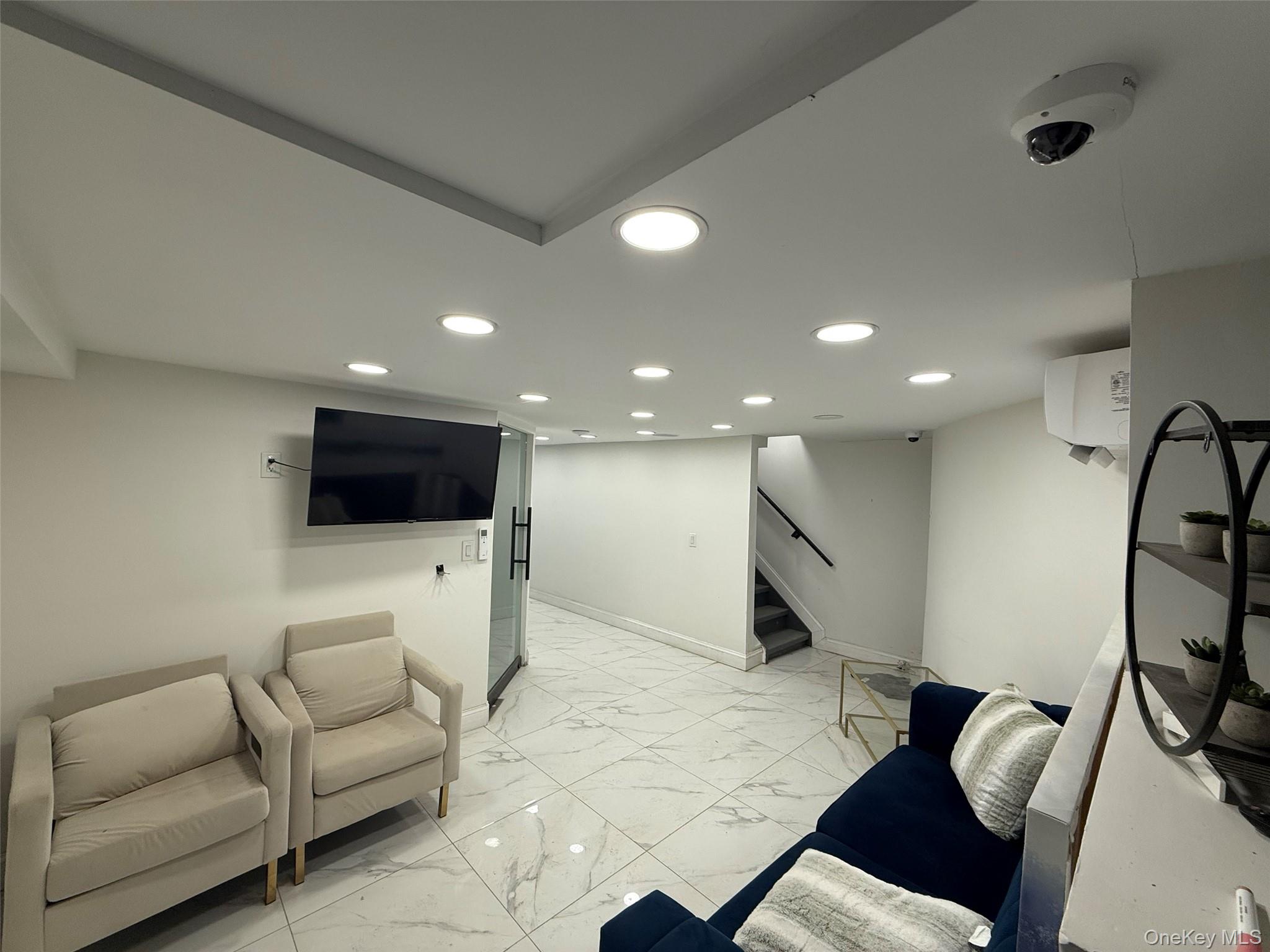 #3 photo, 40-03 Bell Boulevard, बेसाइड Bayside , NY 11361