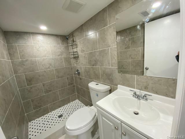 #11 photo, 8 Grant Avenue, Brentwood , NY 11717