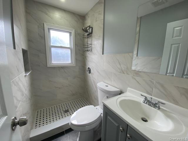 #18 photo, 8 Grant Avenue, Brentwood , NY 11717