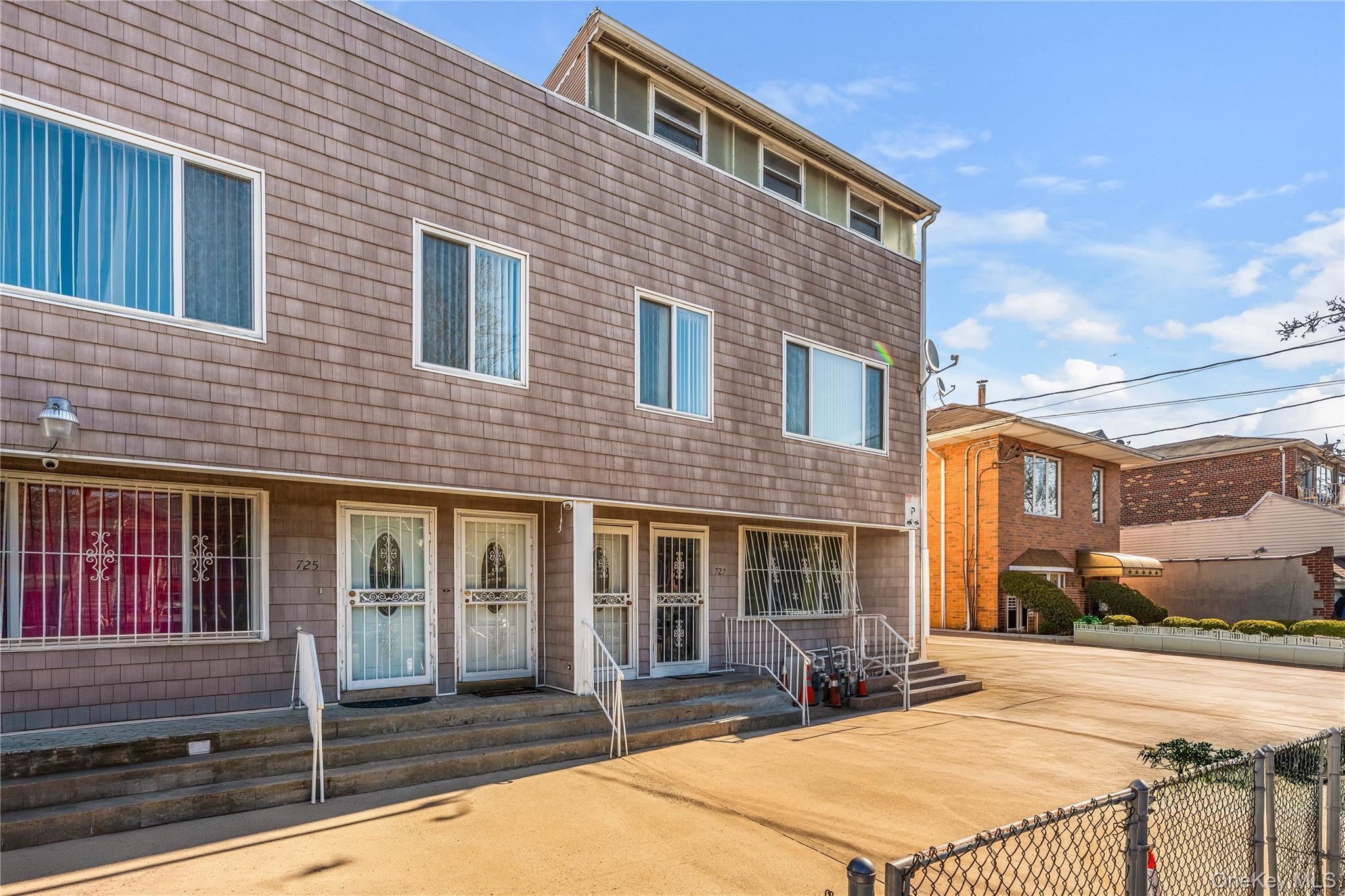 #1 photo, 727 E 83rd Street, ब्रुकलीन Brooklyn , NY 11236