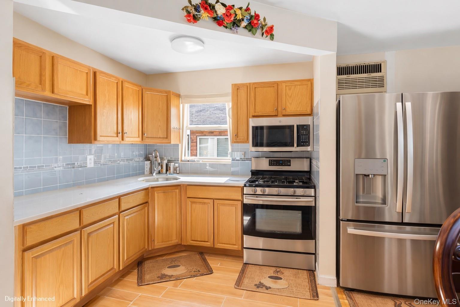 #3 photo, 727 E 83rd Street, ब्रुकलीन Brooklyn , NY 11236