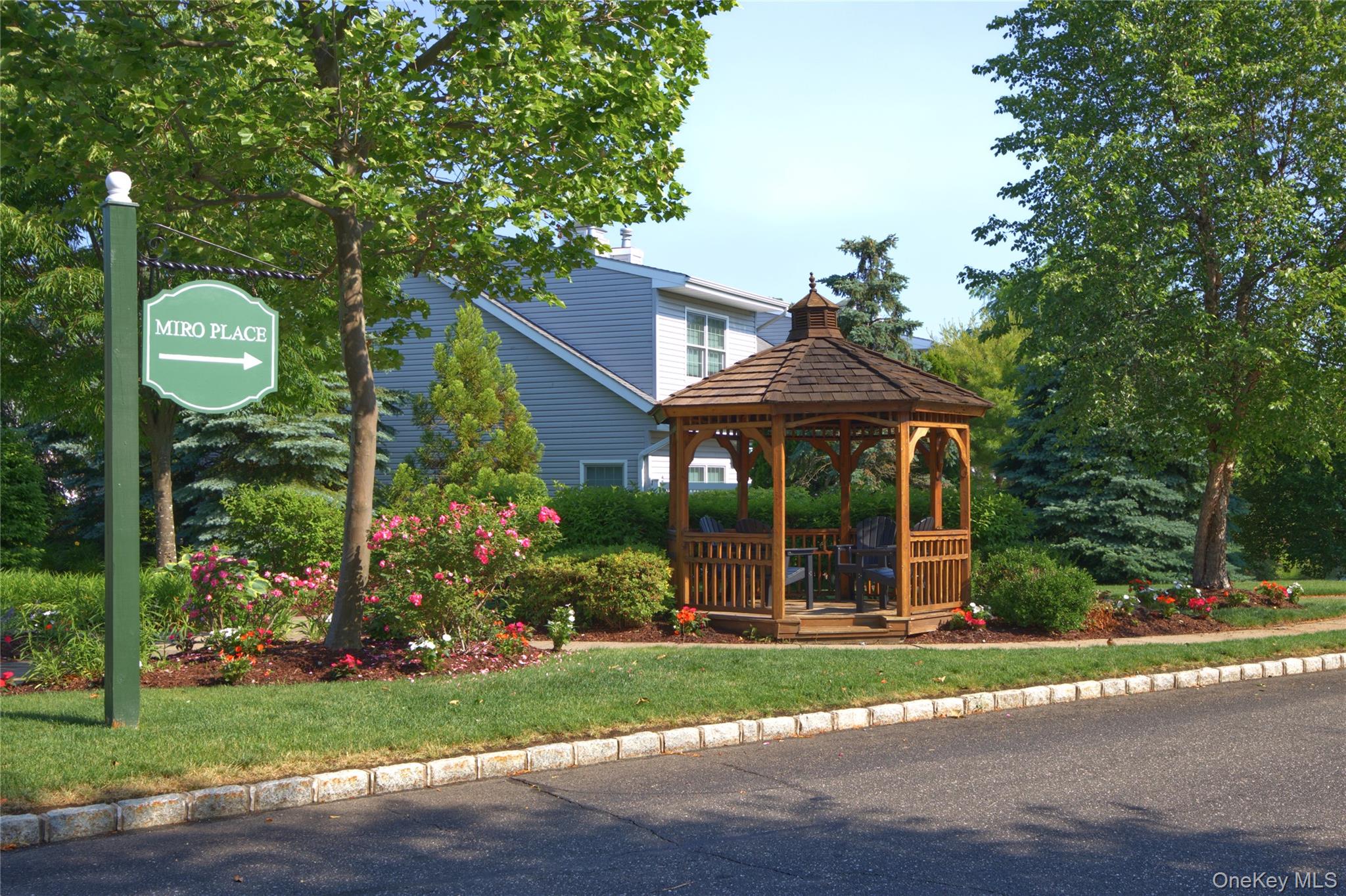 #14 photo, 145 Pond View Drive, מחוז נסאו Port Washington , NY 11050