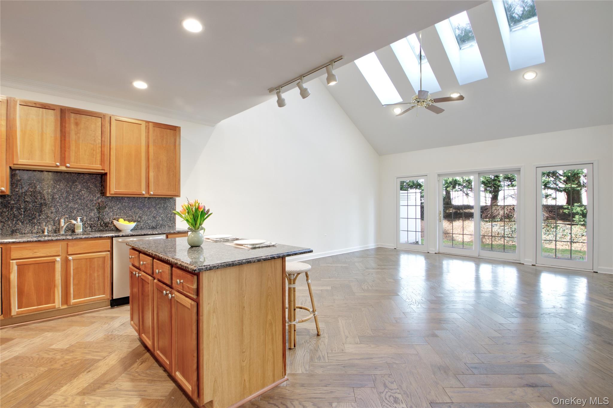 #5 photo, 145 Pond View Drive, מחוז נסאו Port Washington , NY 11050