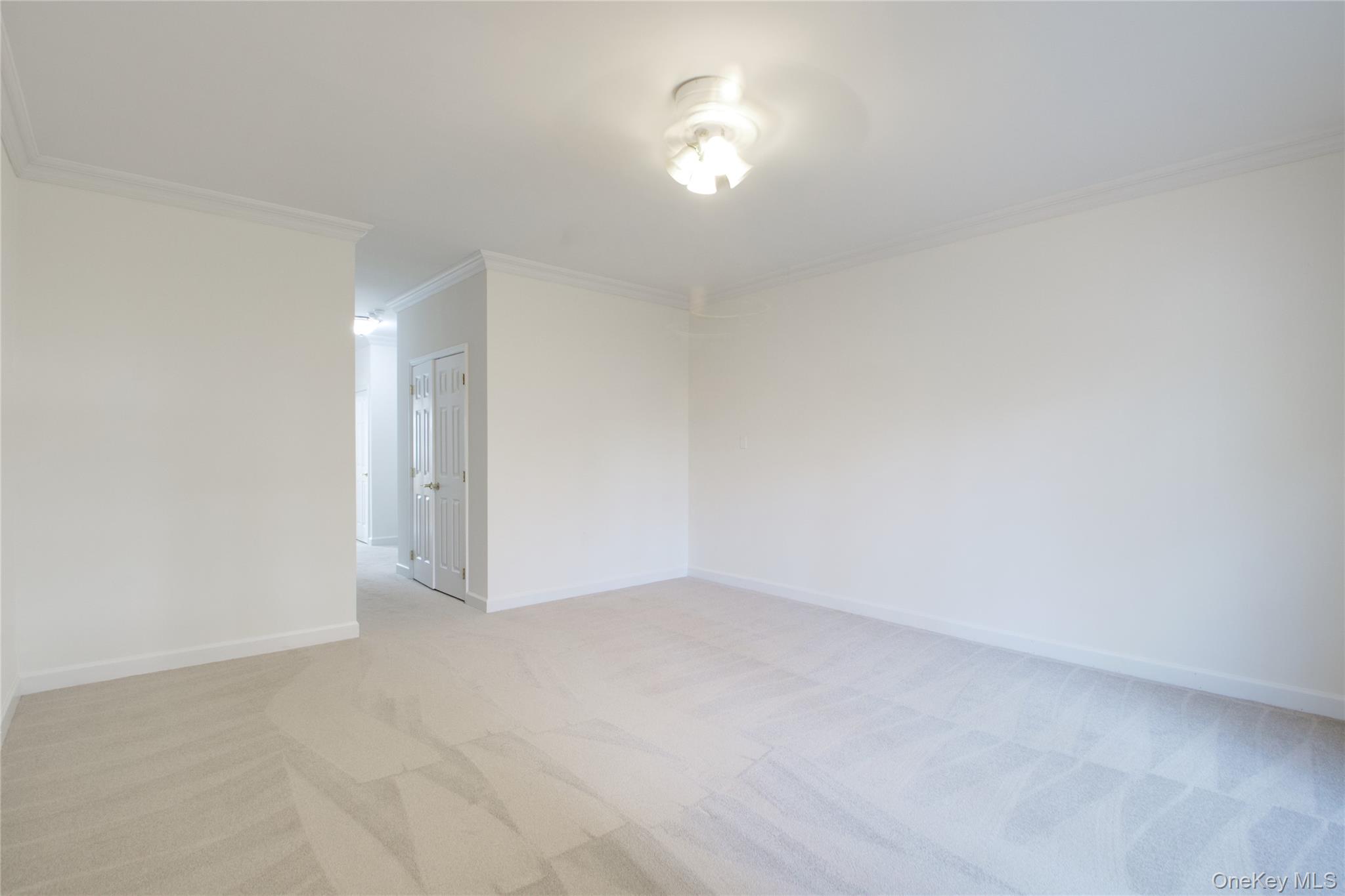 #7 photo, 145 Pond View Drive, מחוז נסאו Port Washington , NY 11050