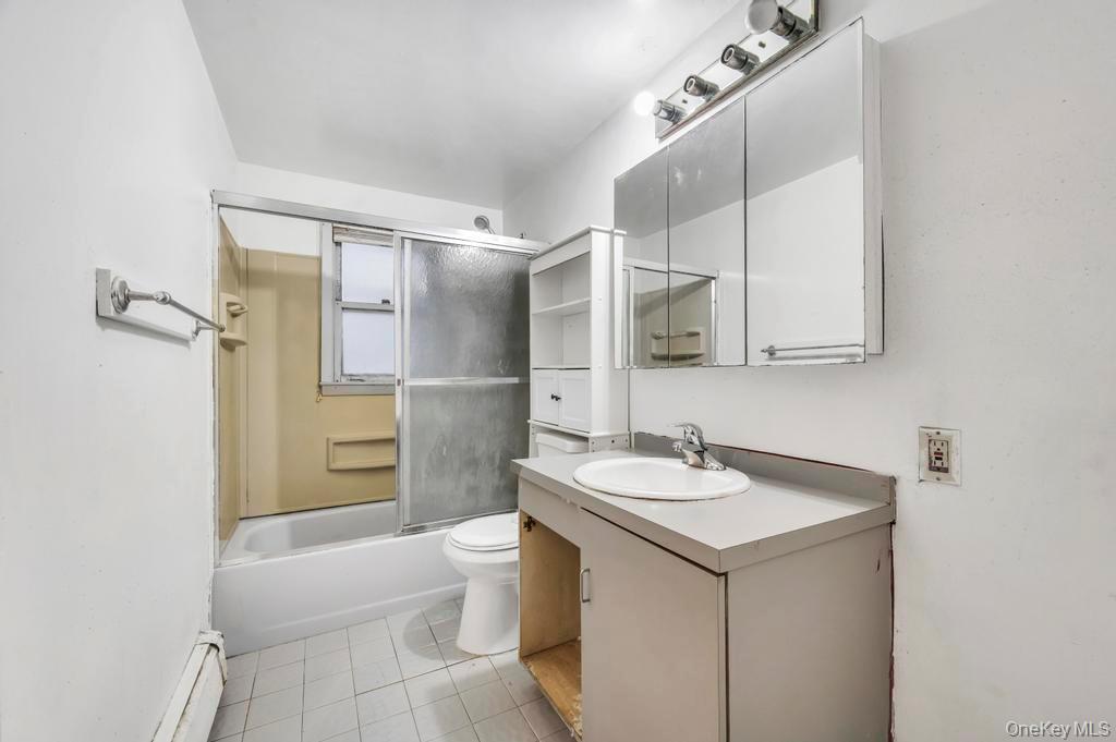 #13 photo, 33 Pond Lane, Levittown , NY 11756