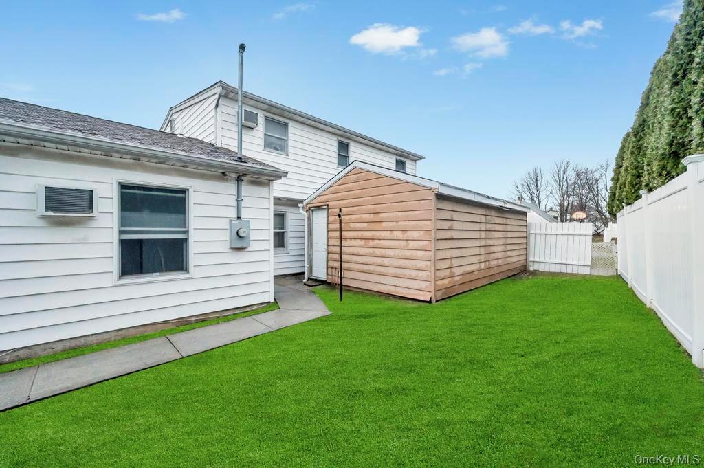 #19 photo, 33 Pond Lane, Levittown , NY 11756