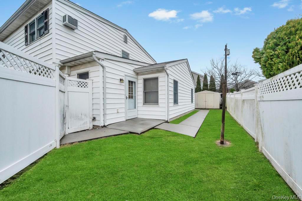 #2 photo, 33 Pond Lane, Levittown , NY 11756