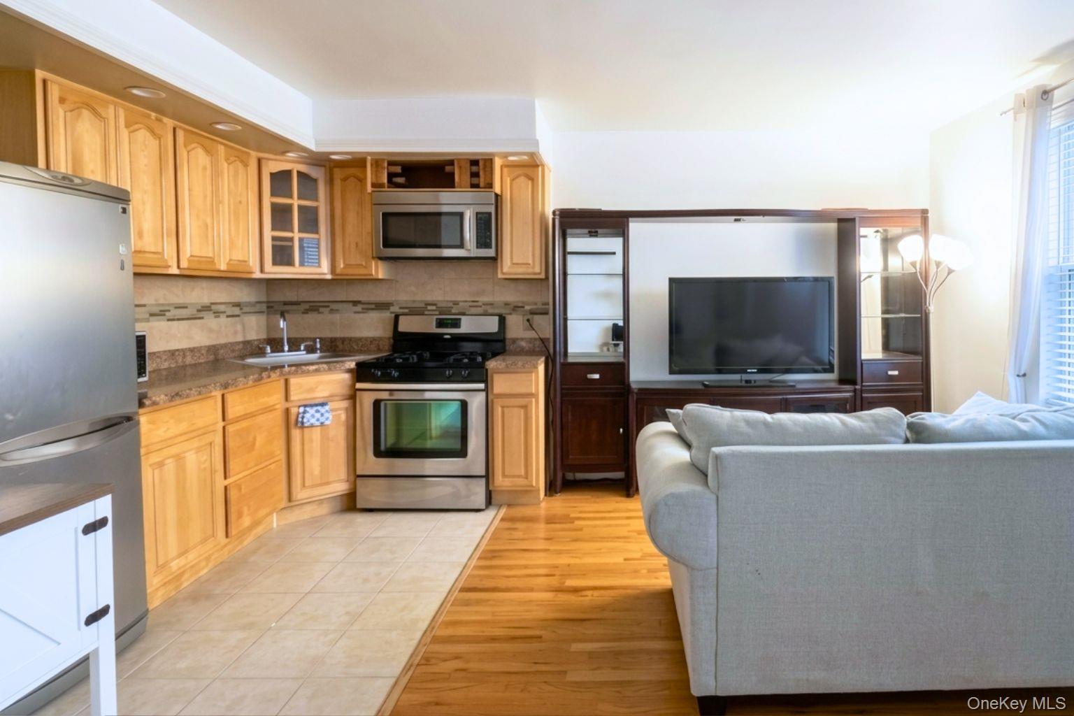 #1 photo, 193-02 39 Avenue, Flushing , NY 11358