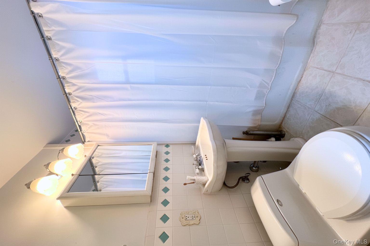 #14 photo, 193-02 39 Avenue, Flushing , NY 11358