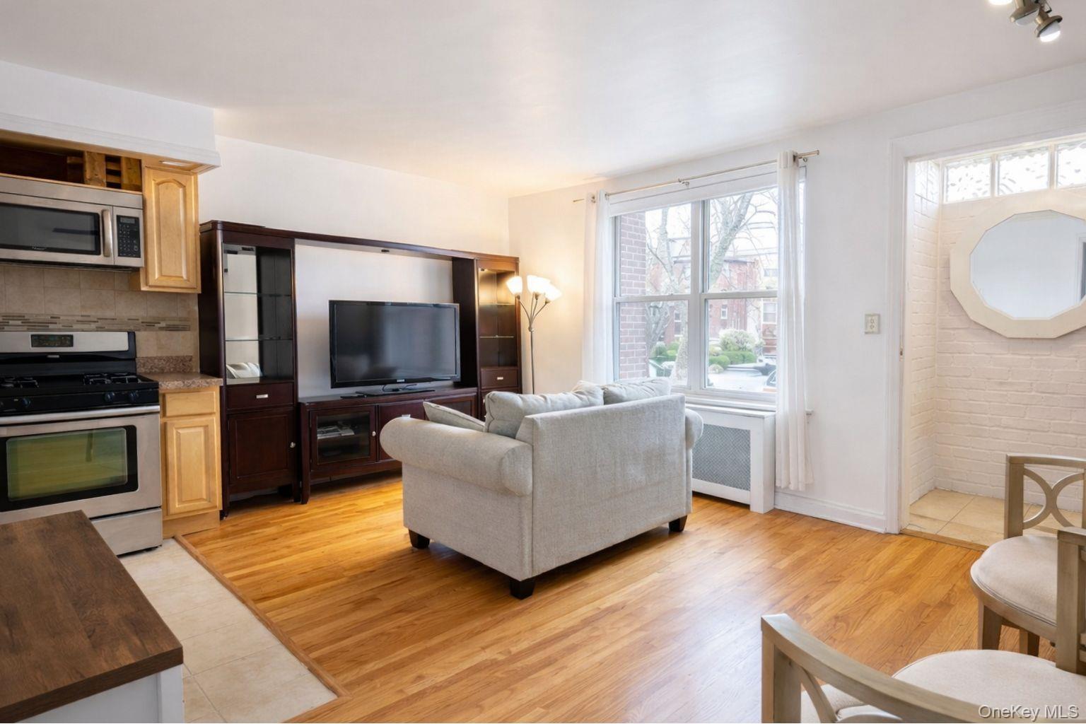 #2 photo, 193-02 39 Avenue, Flushing , NY 11358