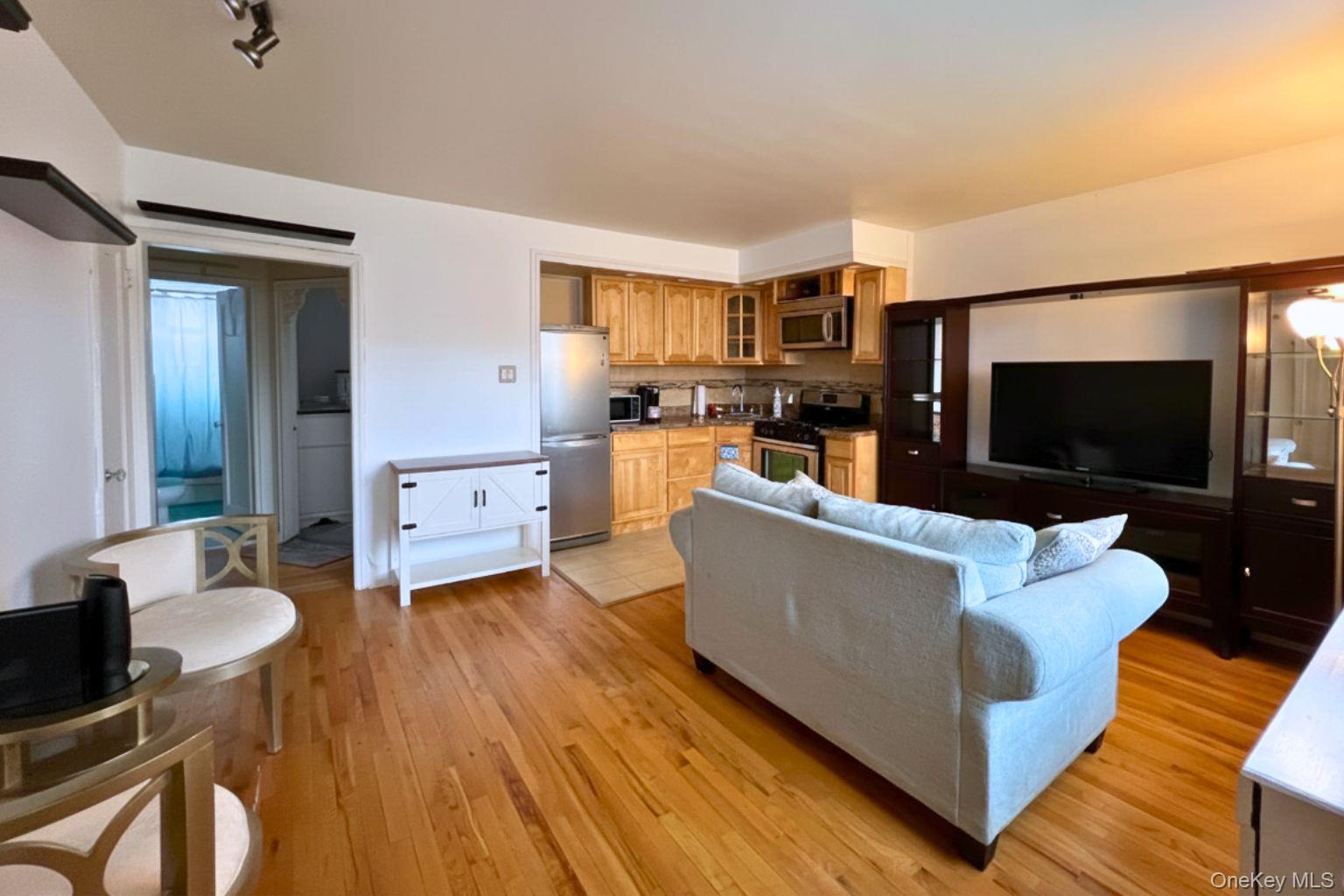 #3 photo, 193-02 39 Avenue, Flushing , NY 11358