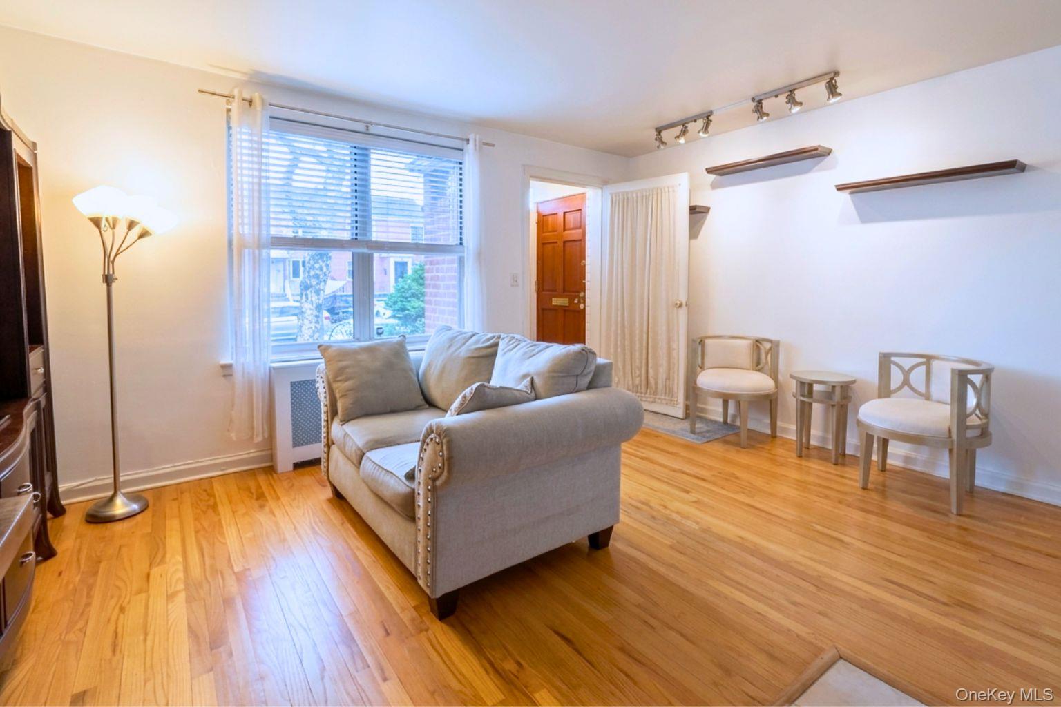 #5 photo, 193-02 39 Avenue, Flushing , NY 11358