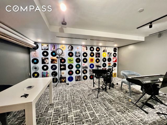 #18 photo, 46-30 Center Boulevard, Long Island City , NY 11109