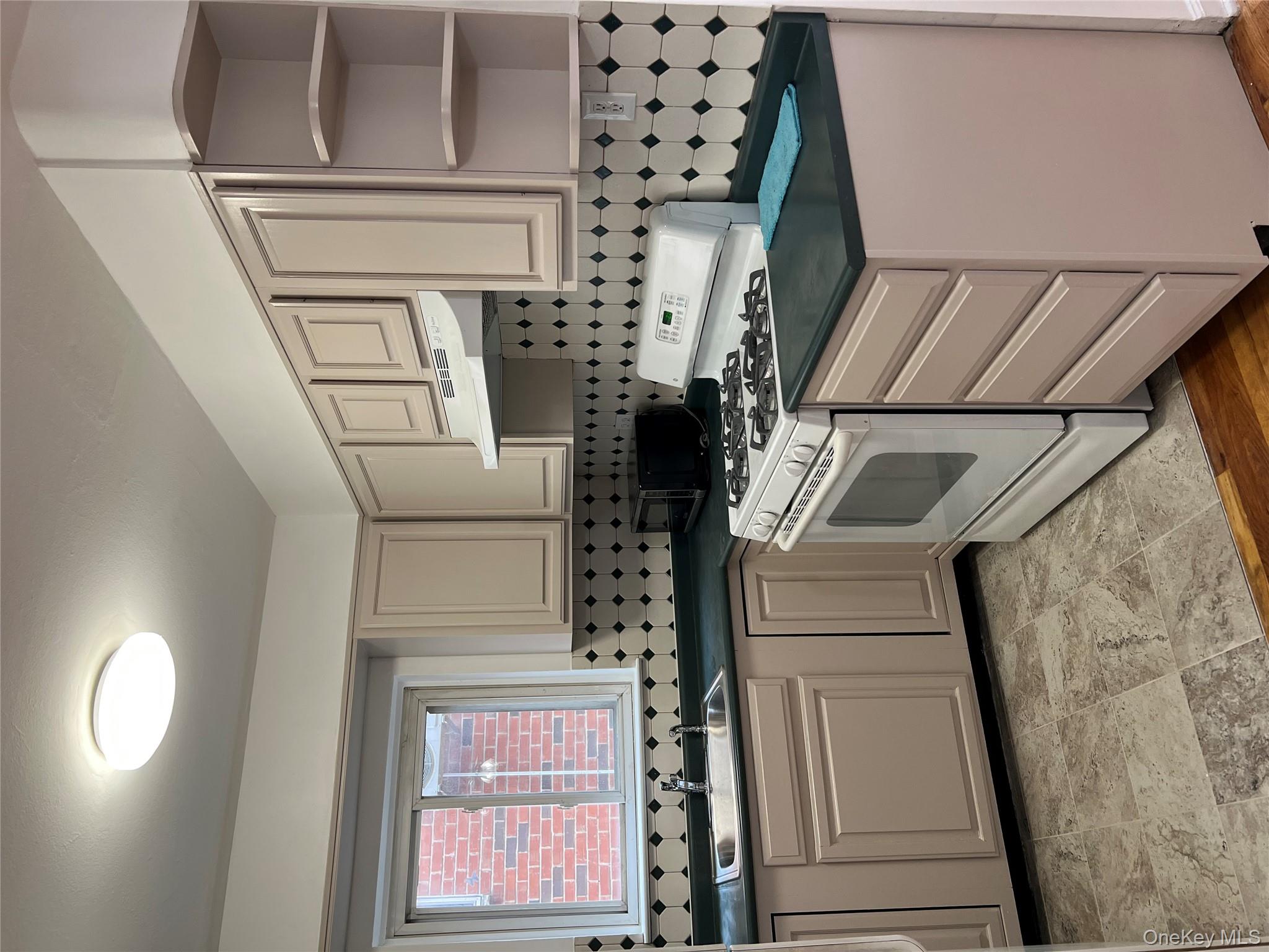 #3 photo, 1350 Edwards Avenue, Bronx , NY 10461