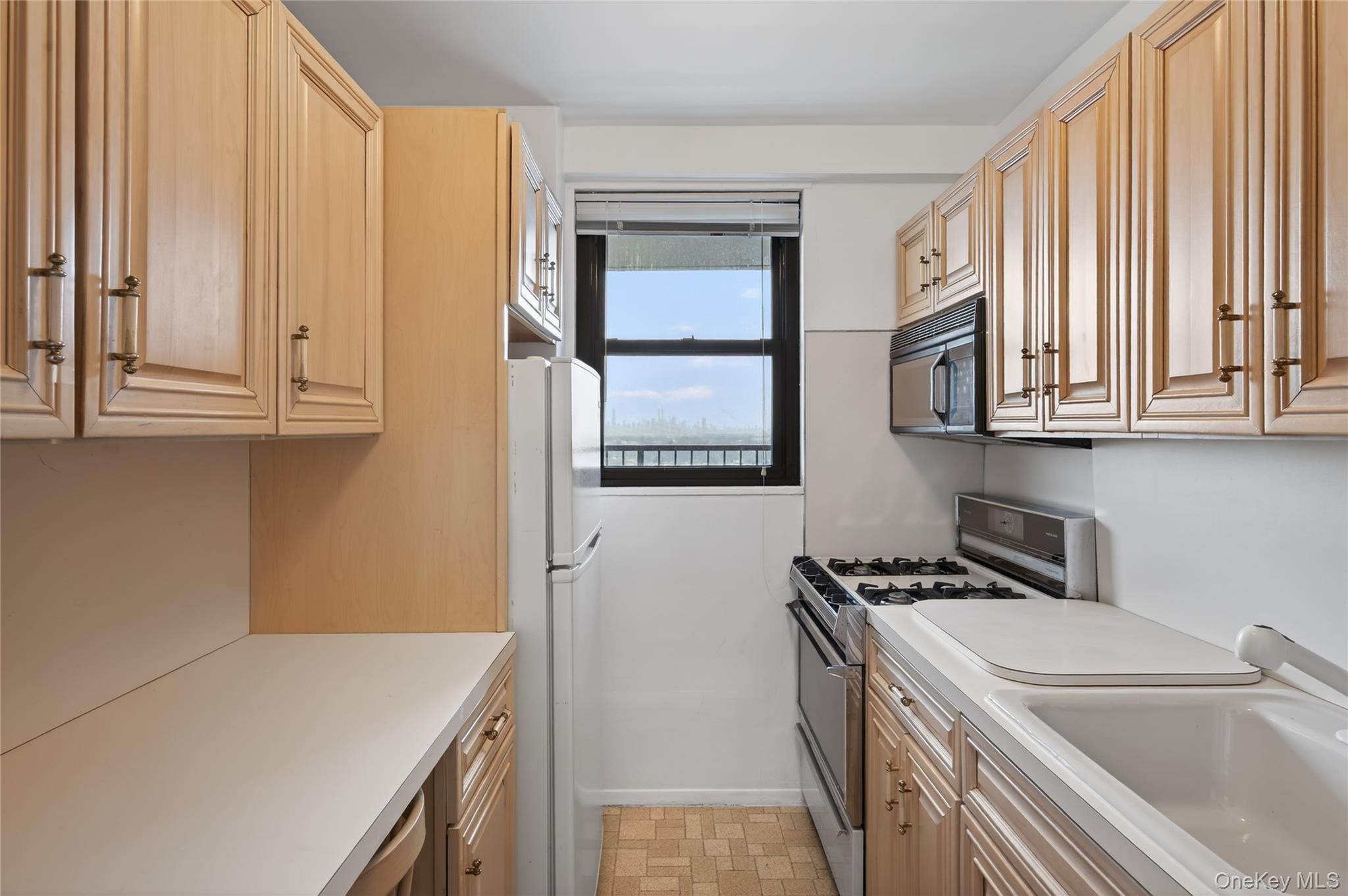 #10 photo, 90-50 Union Turnpike, קווינס Glendale , NY 11385