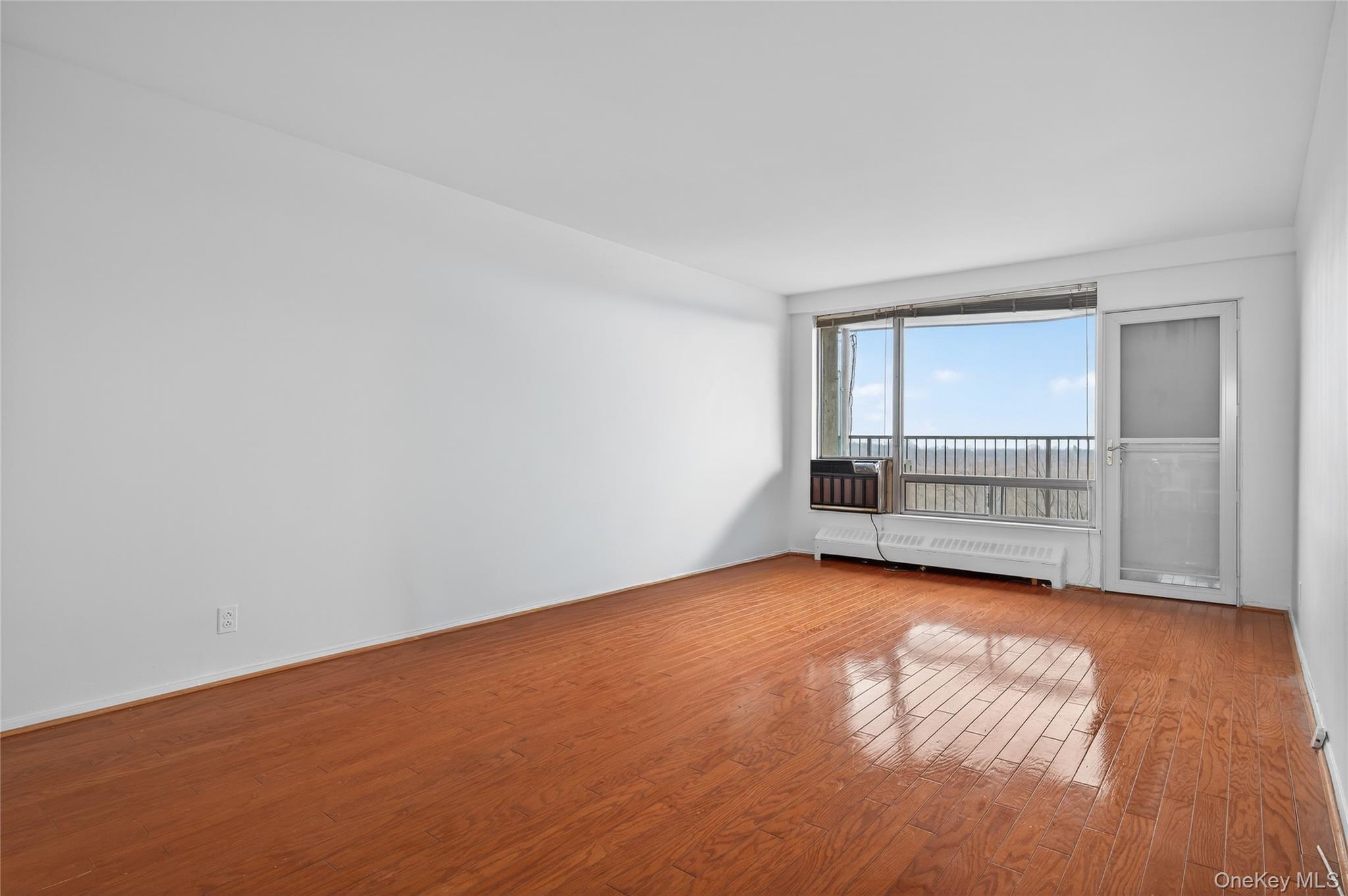 #13 photo, 90-50 Union Turnpike, קווינס Glendale , NY 11385