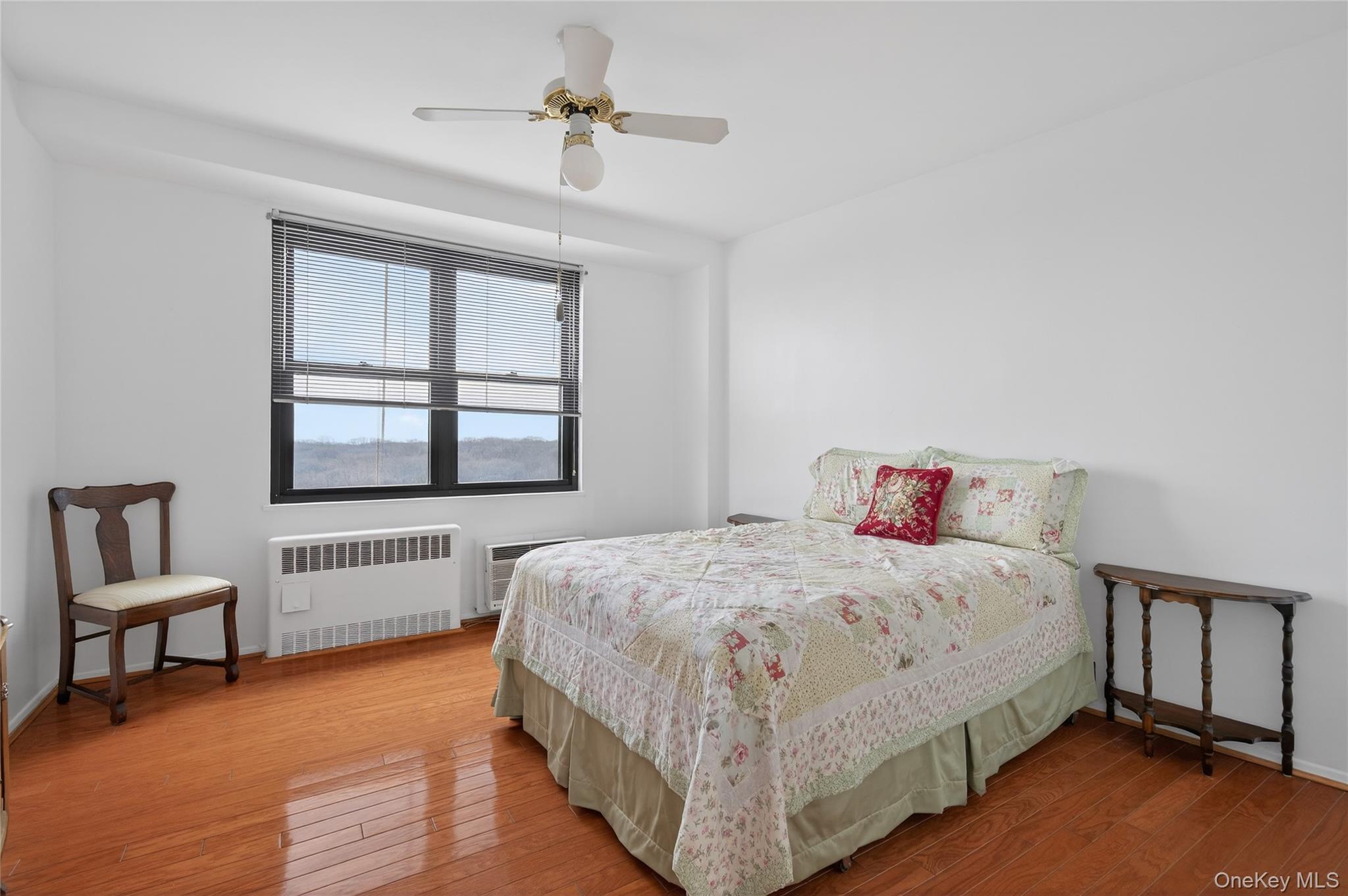 #15 photo, 90-50 Union Turnpike, קווינס Glendale , NY 11385