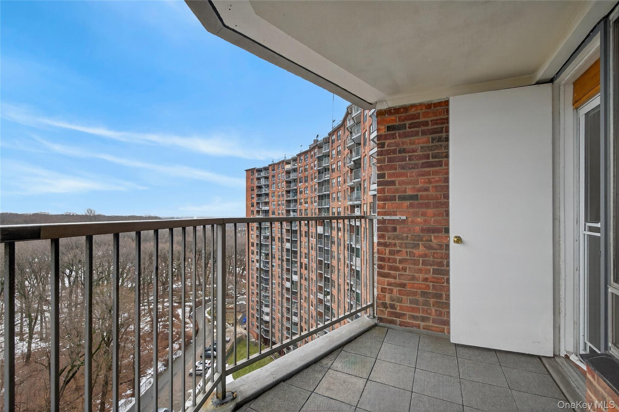 #18 photo, 90-50 Union Turnpike, קווינס Glendale , NY 11385