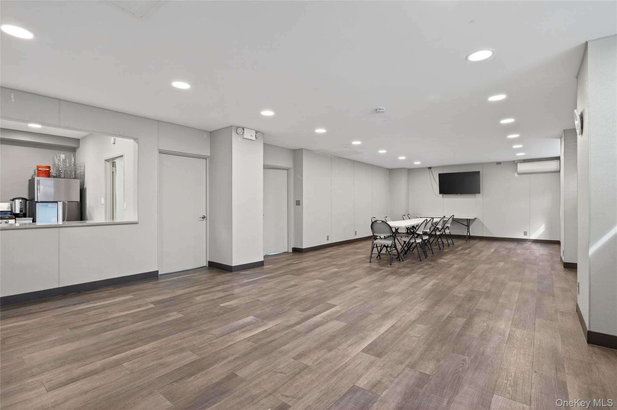 #20 photo, 90-50 Union Turnpike, קווינס Glendale , NY 11385