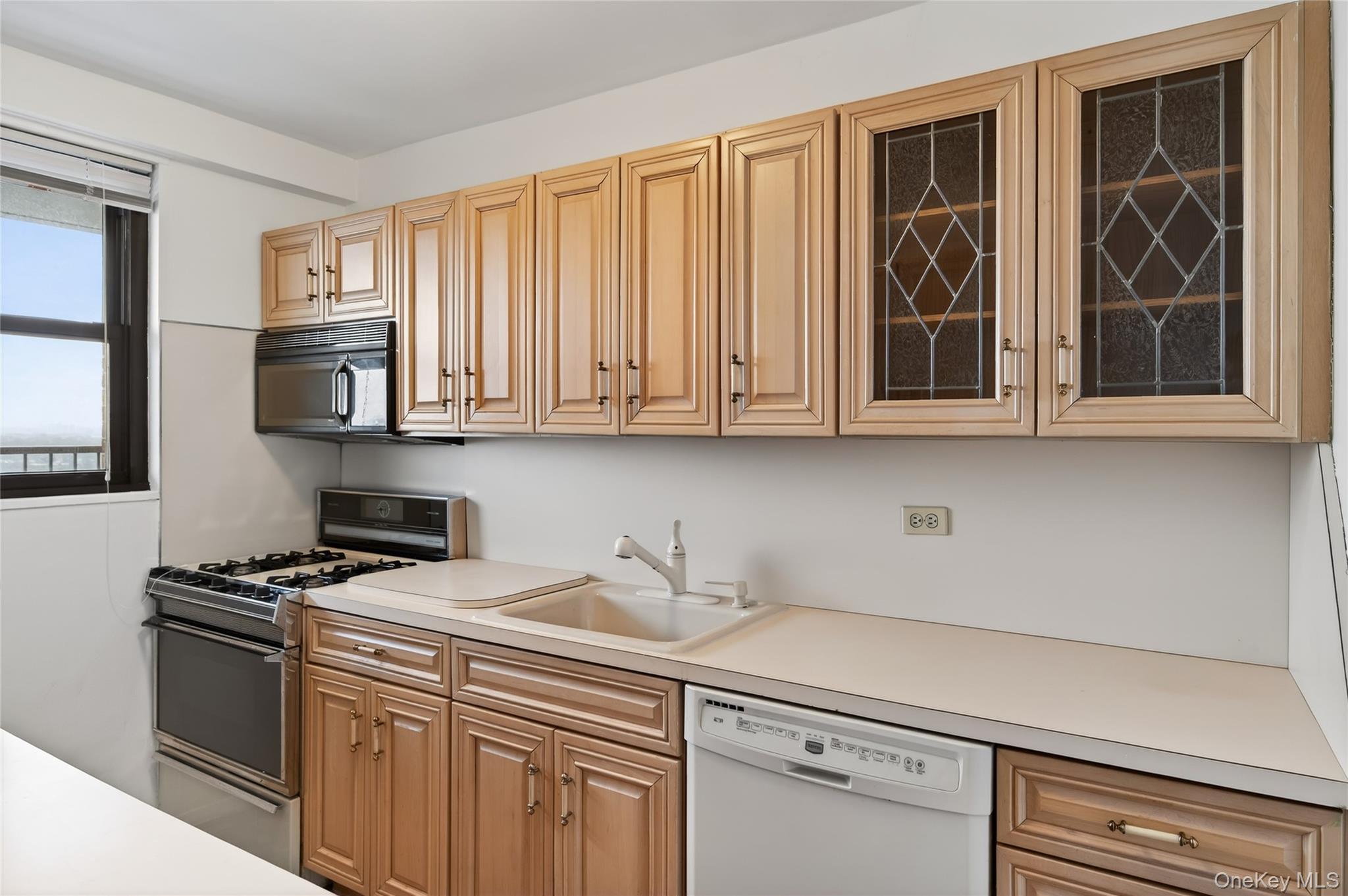 #9 photo, 90-50 Union Turnpike, קווינס Glendale , NY 11385