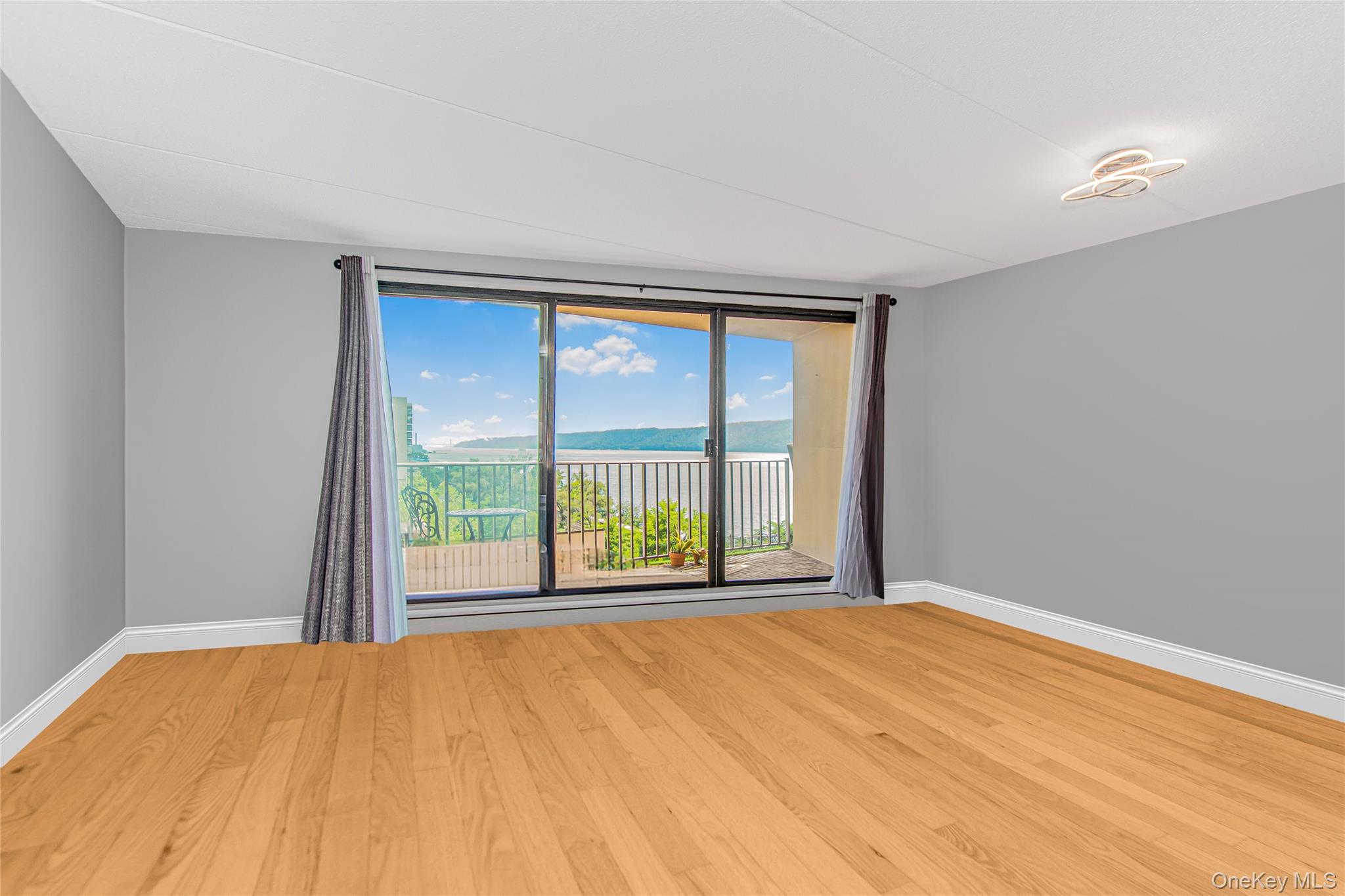 #2 photo, 1155 Warburton Avenue, Yonkers , NY 10701