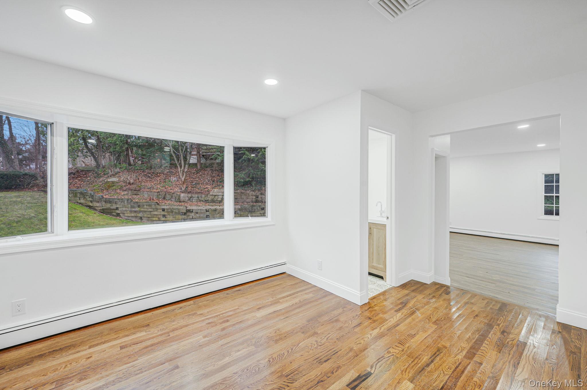 #11 photo, 7 Spruce Court, Huntington , NY 11743