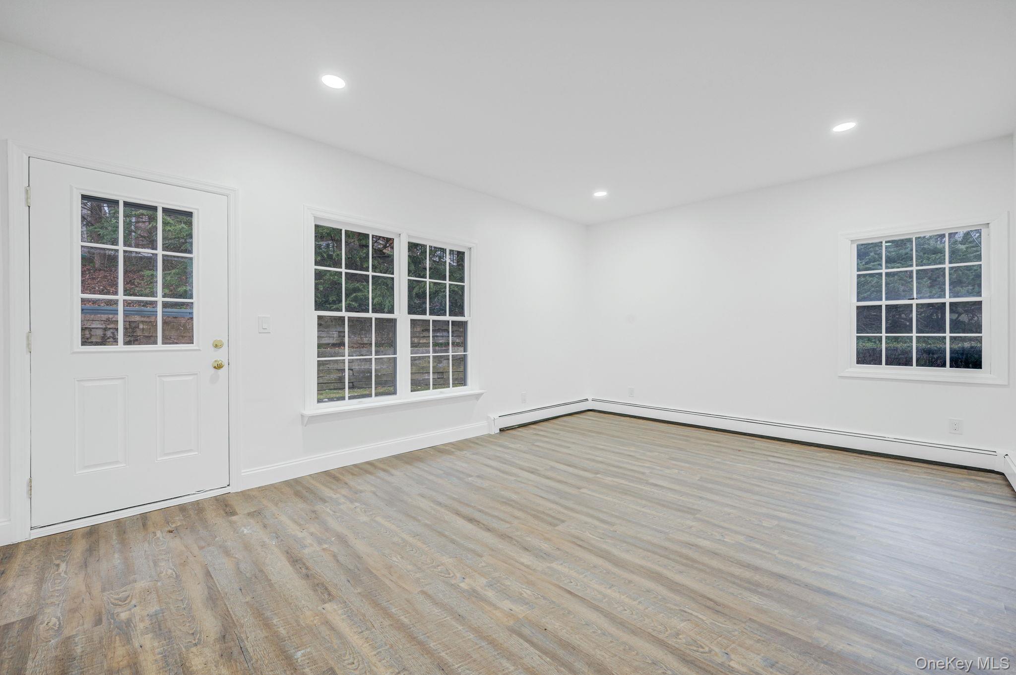 #12 photo, 7 Spruce Court, Huntington , NY 11743