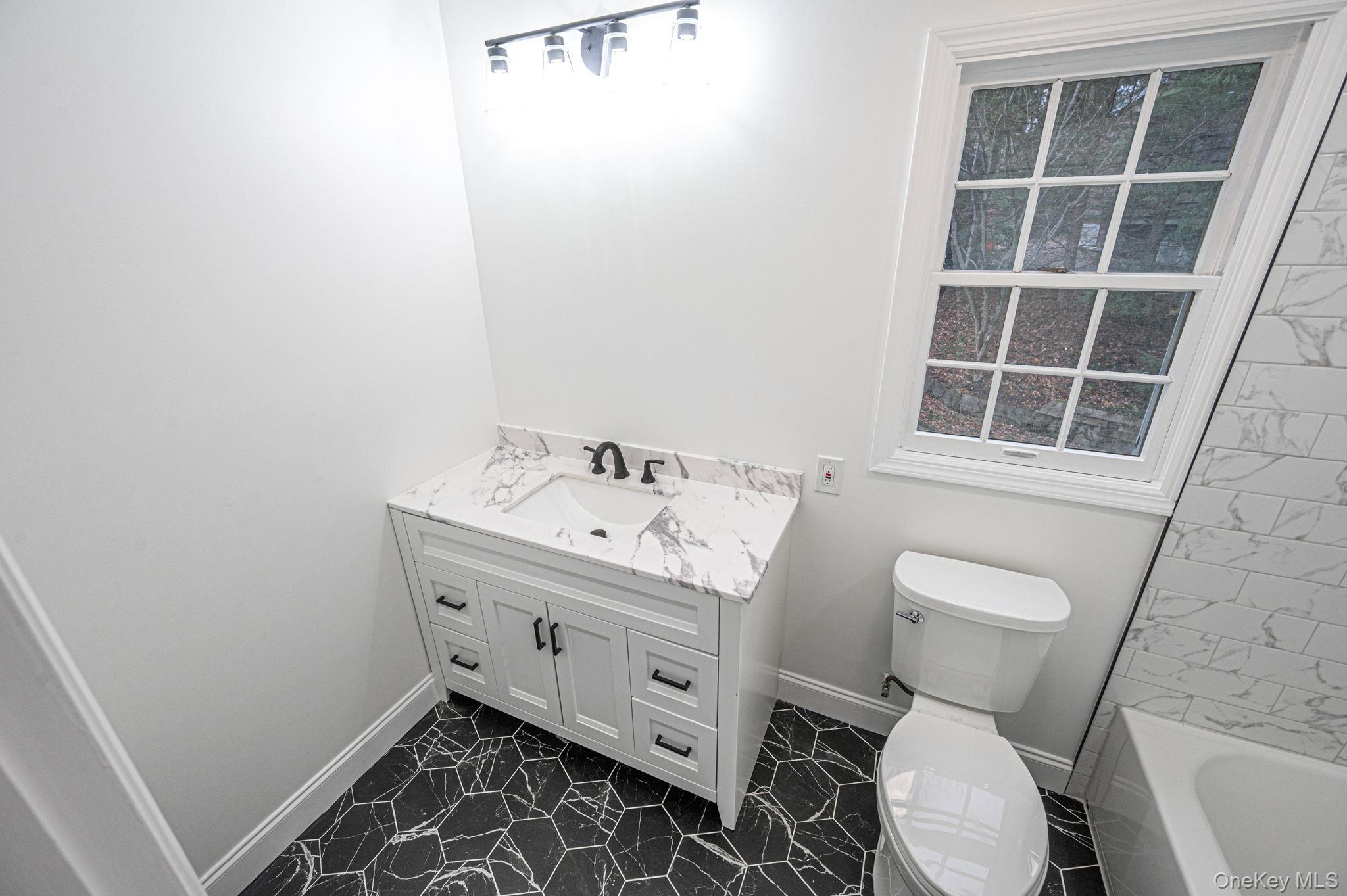 #19 photo, 7 Spruce Court, Huntington , NY 11743