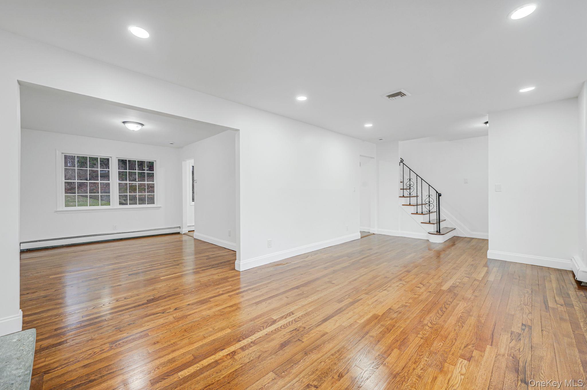 #6 photo, 7 Spruce Court, Huntington , NY 11743