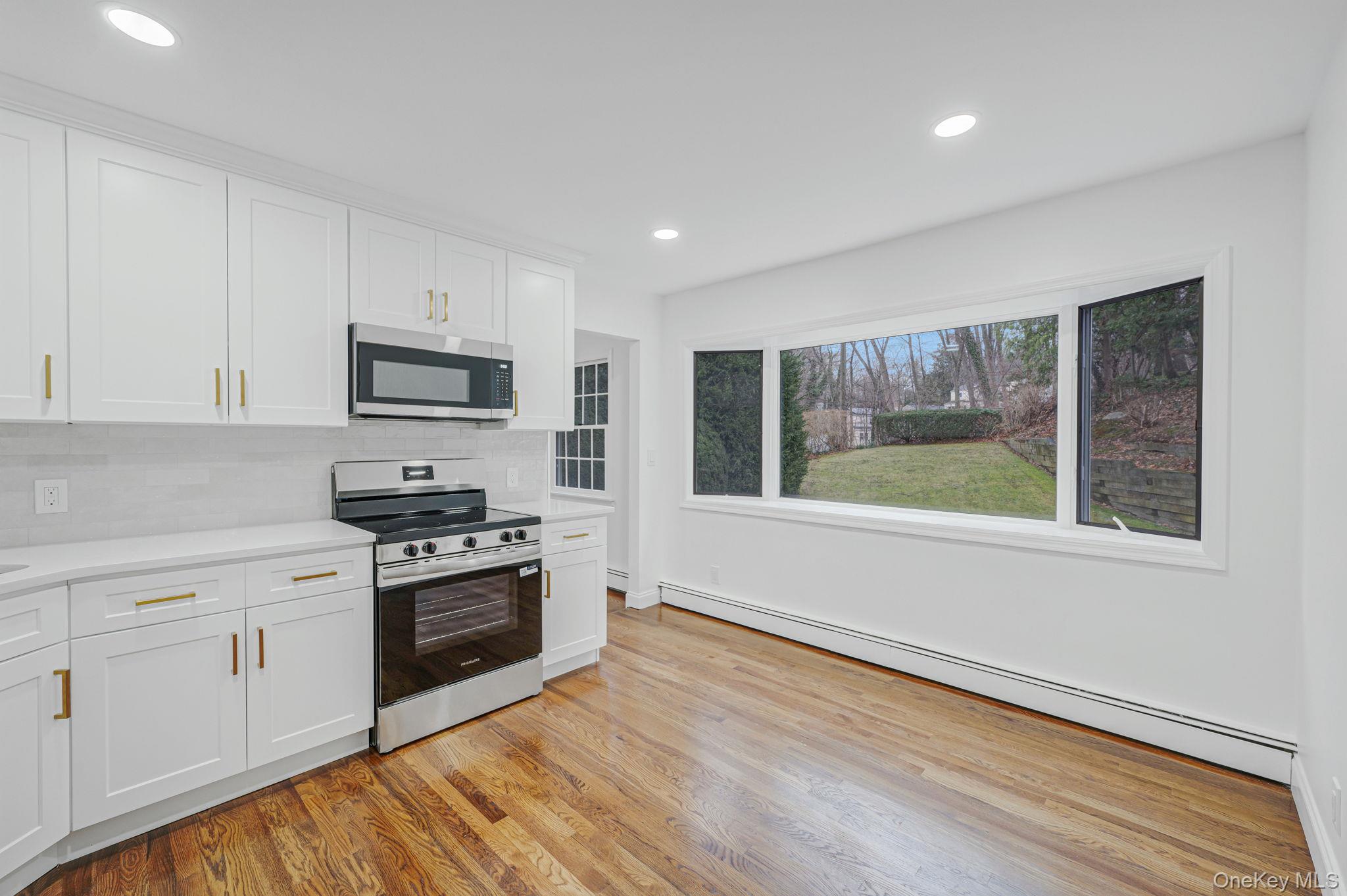 #9 photo, 7 Spruce Court, Huntington , NY 11743