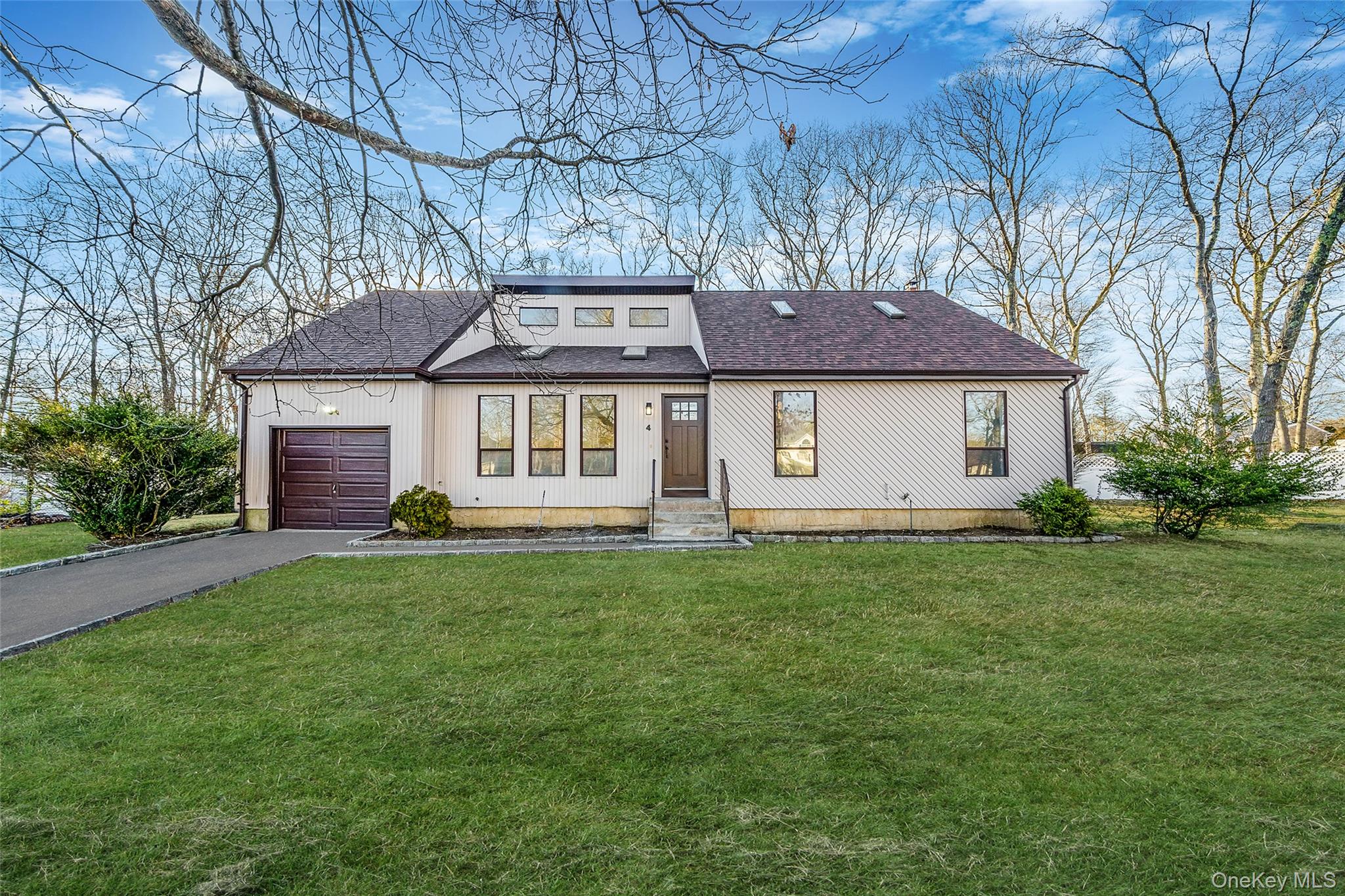 #1 photo, 4 Rainbow Court, 东长岛 Middle Island , NY 11953