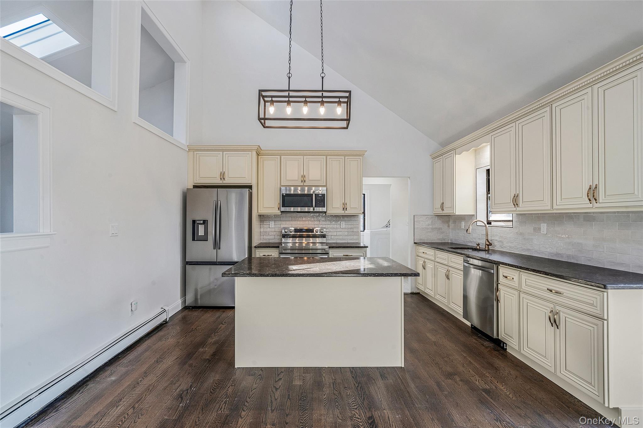 #5 photo, 4 Rainbow Court, 东长岛 Middle Island , NY 11953