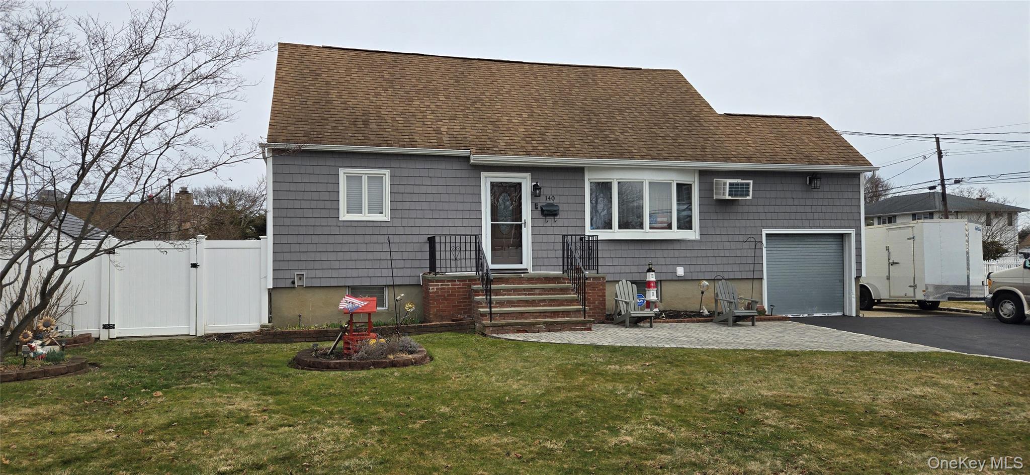 #1 photo, 140 10th Avenue, West Babylon , NY 11704