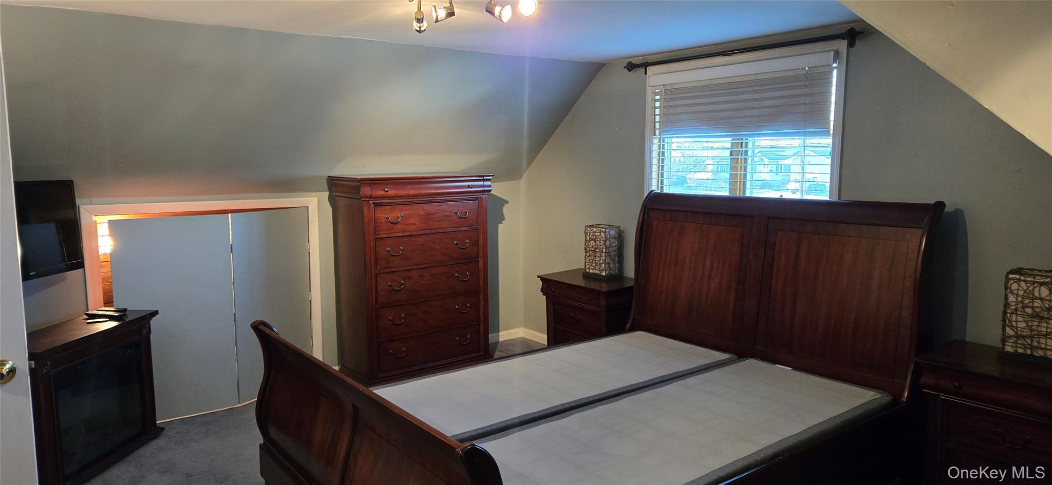 #3 photo, 140 10th Avenue, West Babylon , NY 11704