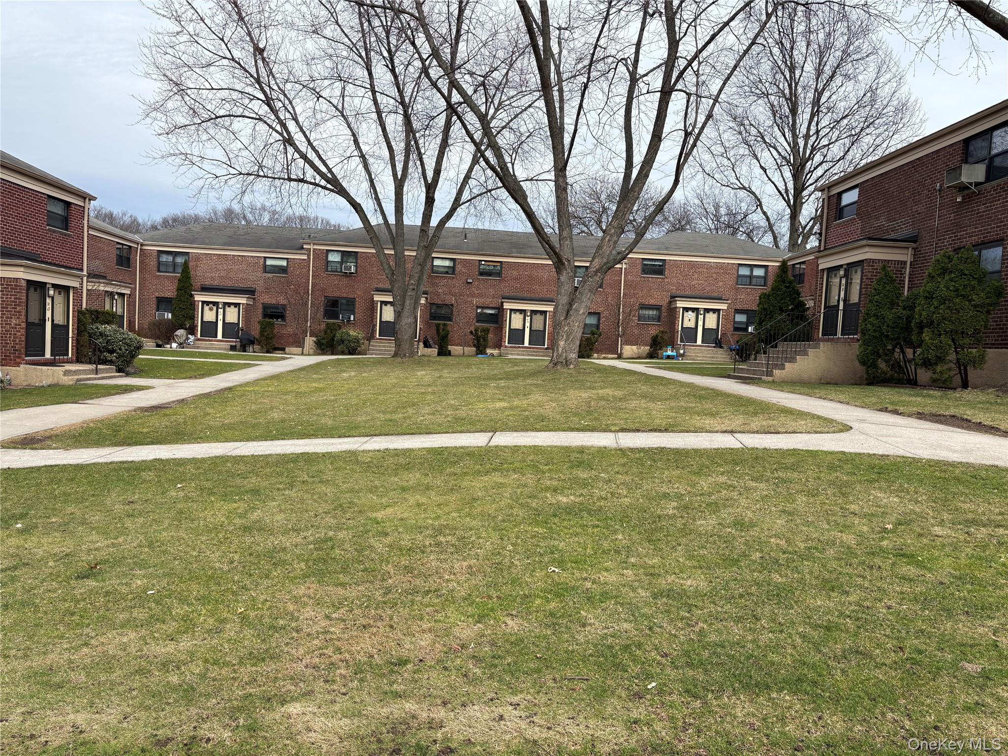 #1 photo, 74-81 220th Street, 뉴욕퀸즈 Bayside , NY 11364