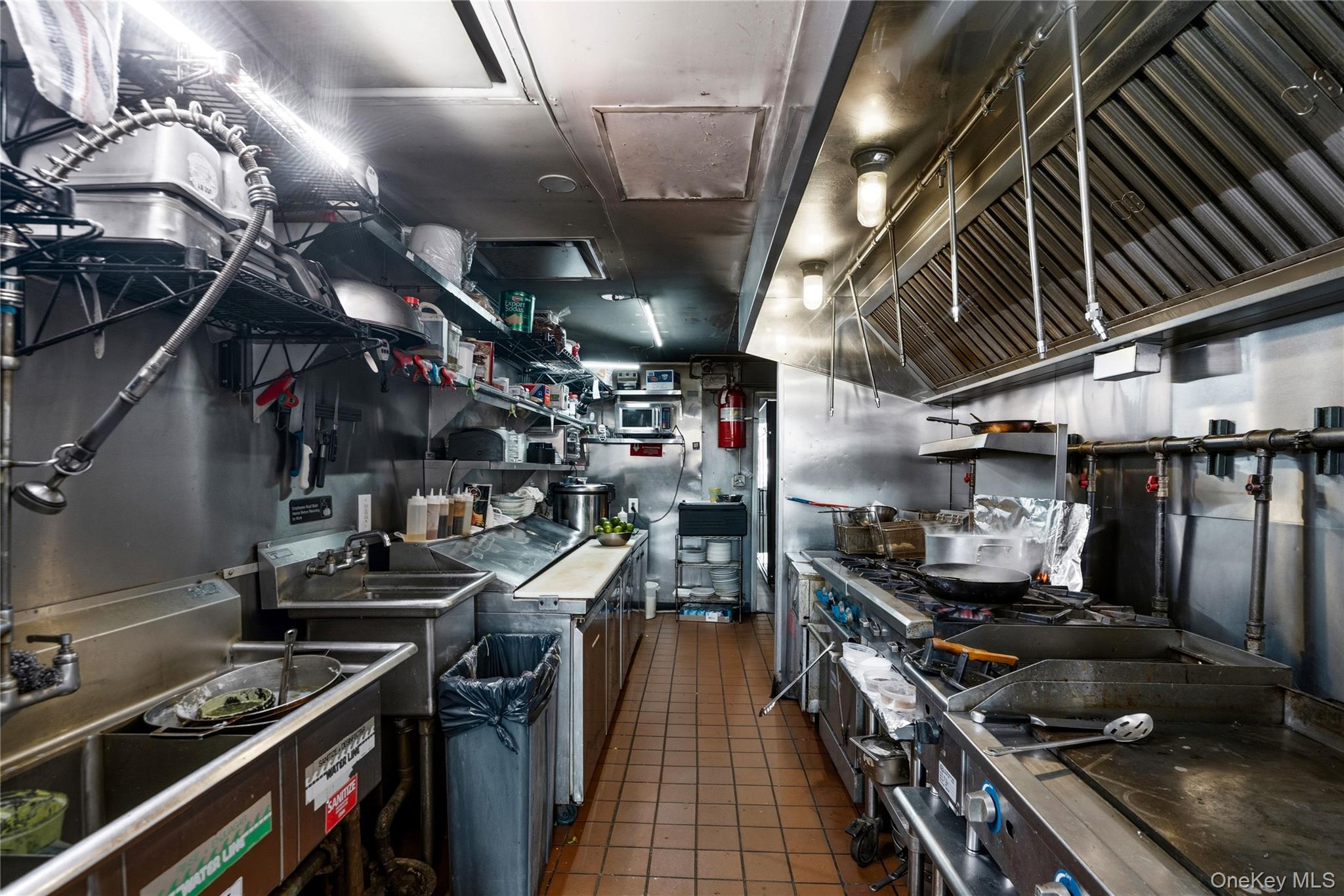 #13 photo, 379 Sunrise Highway, 롱 아일랜드 Lynbrook , NY 11563