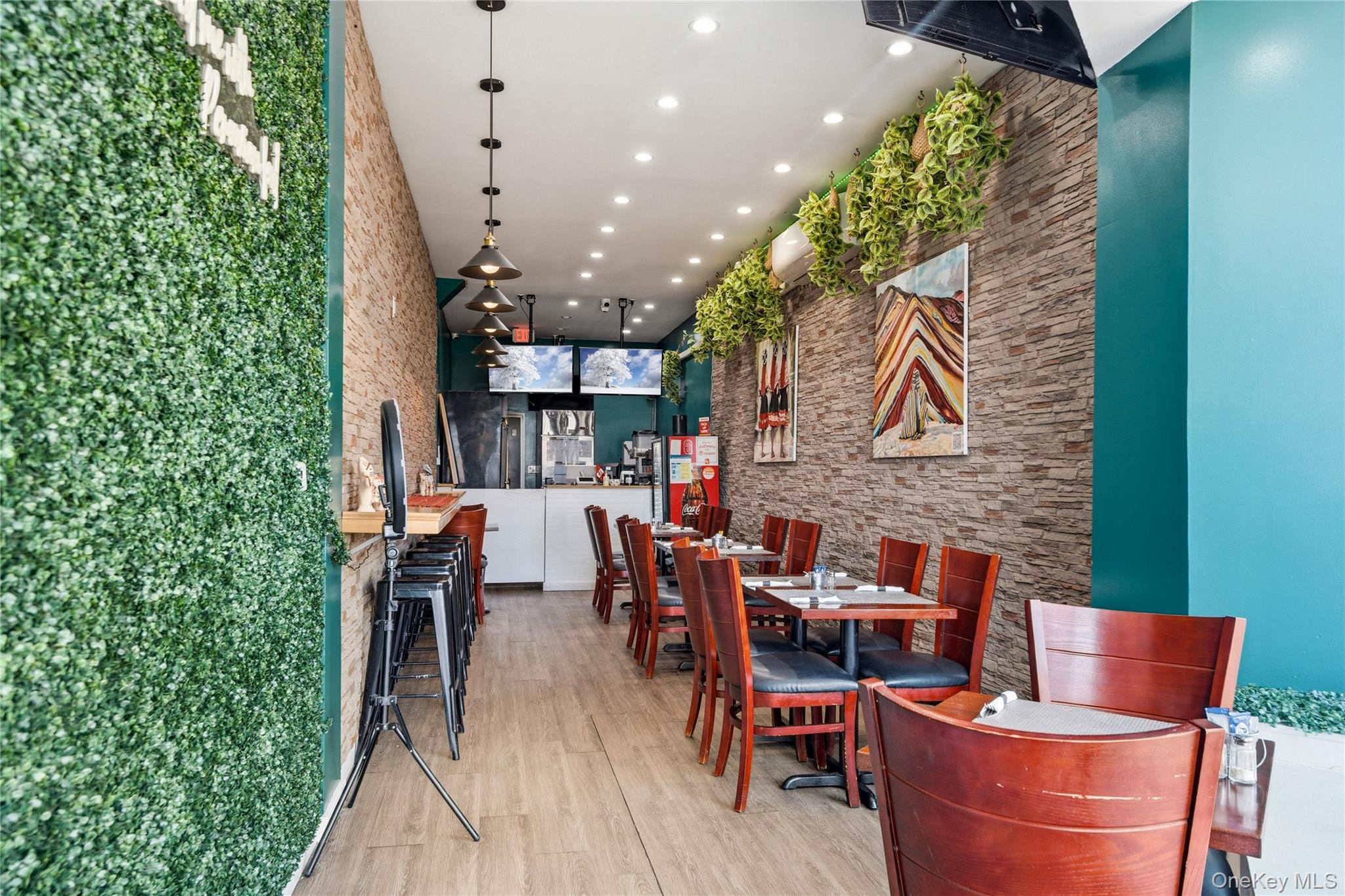 #5 photo, 379 Sunrise Highway, 롱 아일랜드 Lynbrook , NY 11563