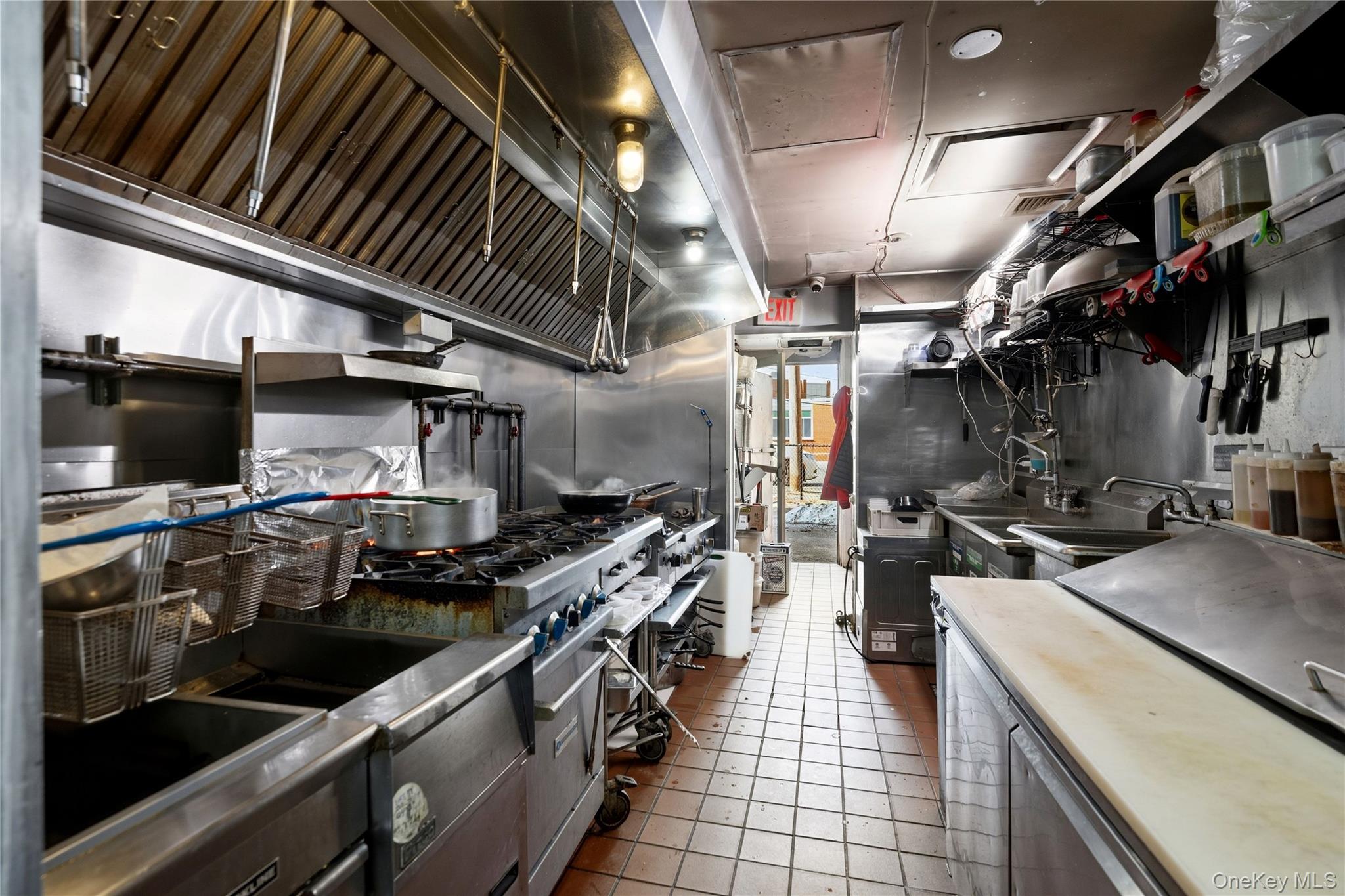 #11 photo, 379 Sunrise Highway, 롱 아일랜드 Lynbrook , NY 11563