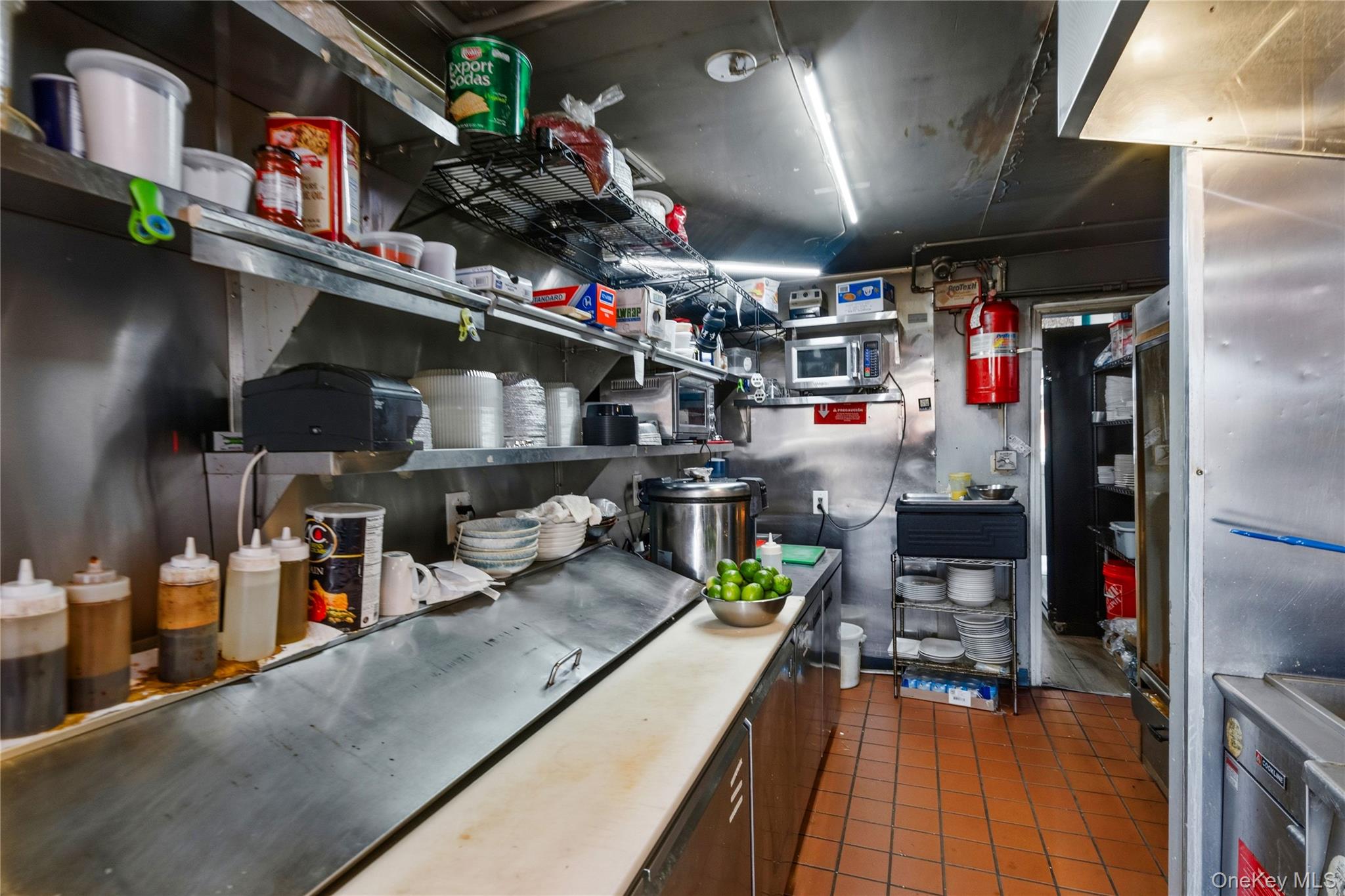 #13 photo, 379 Sunrise Highway, 롱 아일랜드 Lynbrook , NY 11563