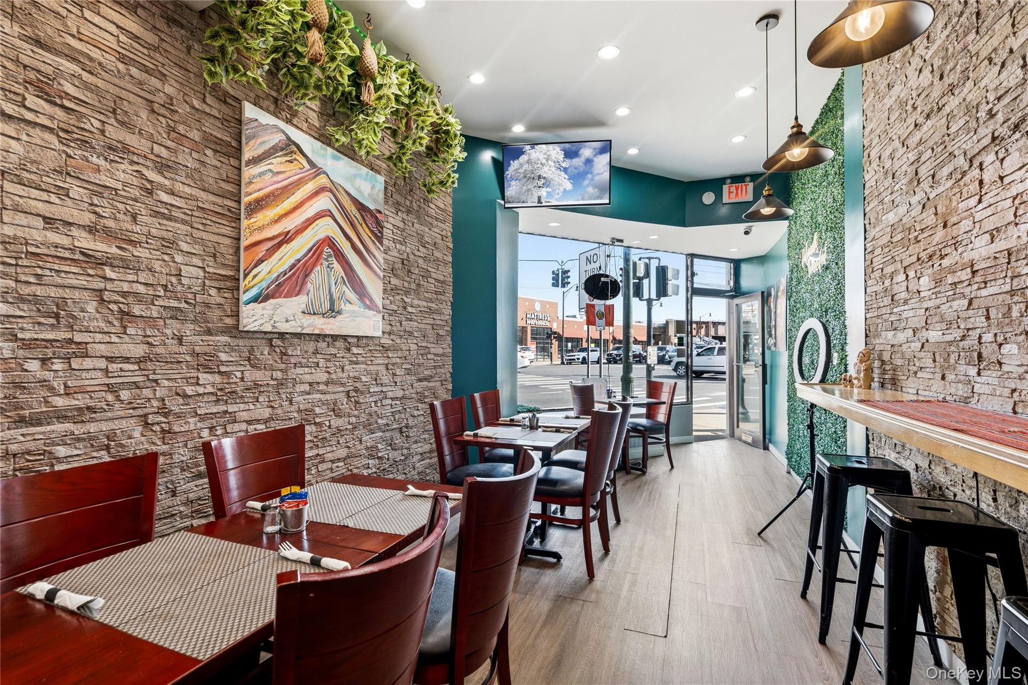 #8 photo, 379 Sunrise Highway, 롱 아일랜드 Lynbrook , NY 11563