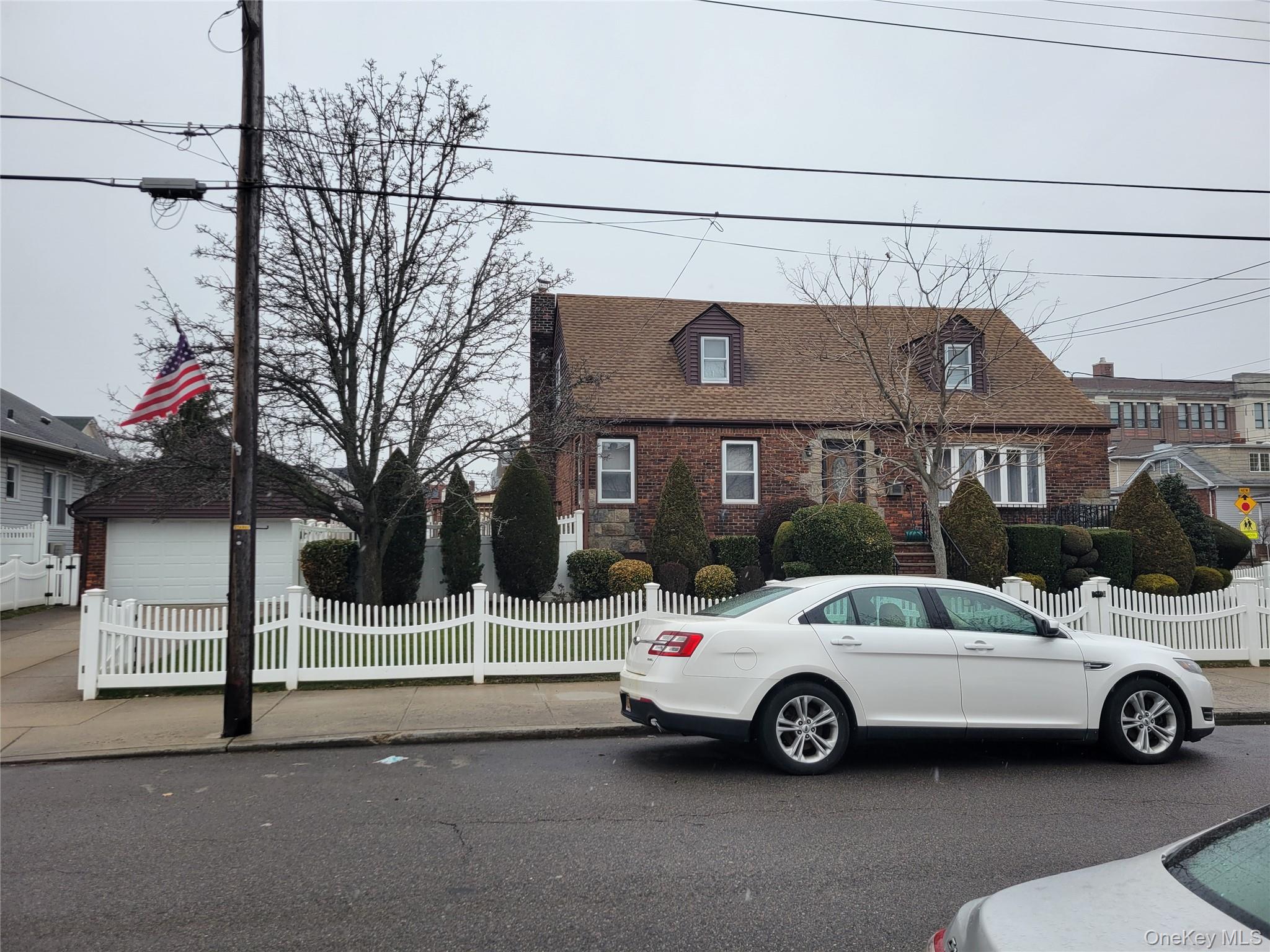 #1 photo, 159-06 100 Street, Howard Beach , NY 11414