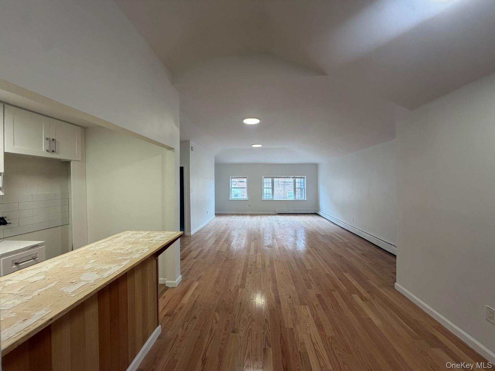 #4 photo, 387 Jerome Street, ब्रुकलीन Brooklyn , NY 11207