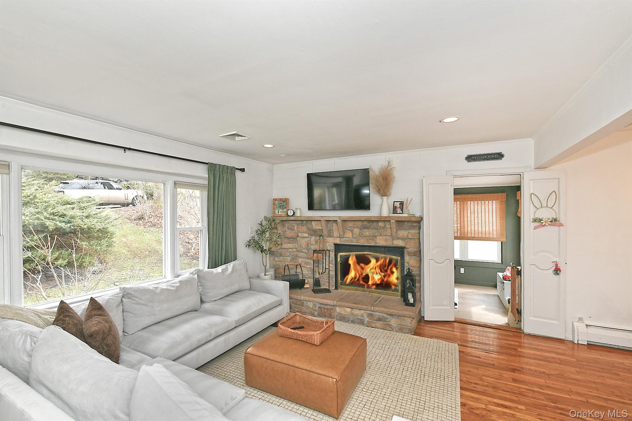 #13 photo, 8 Sherwood Drive, Huntington , NY 11743