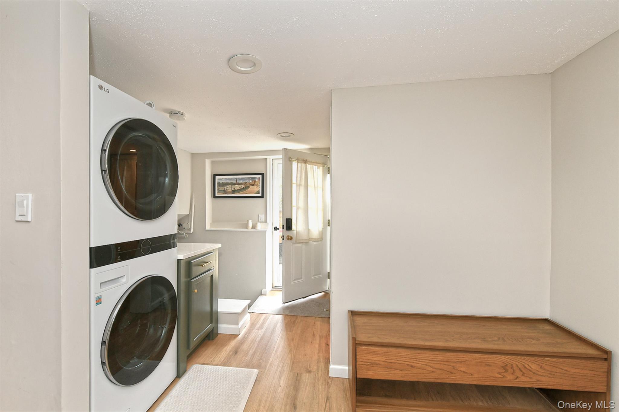 #16 photo, 8 Sherwood Drive, Huntington , NY 11743