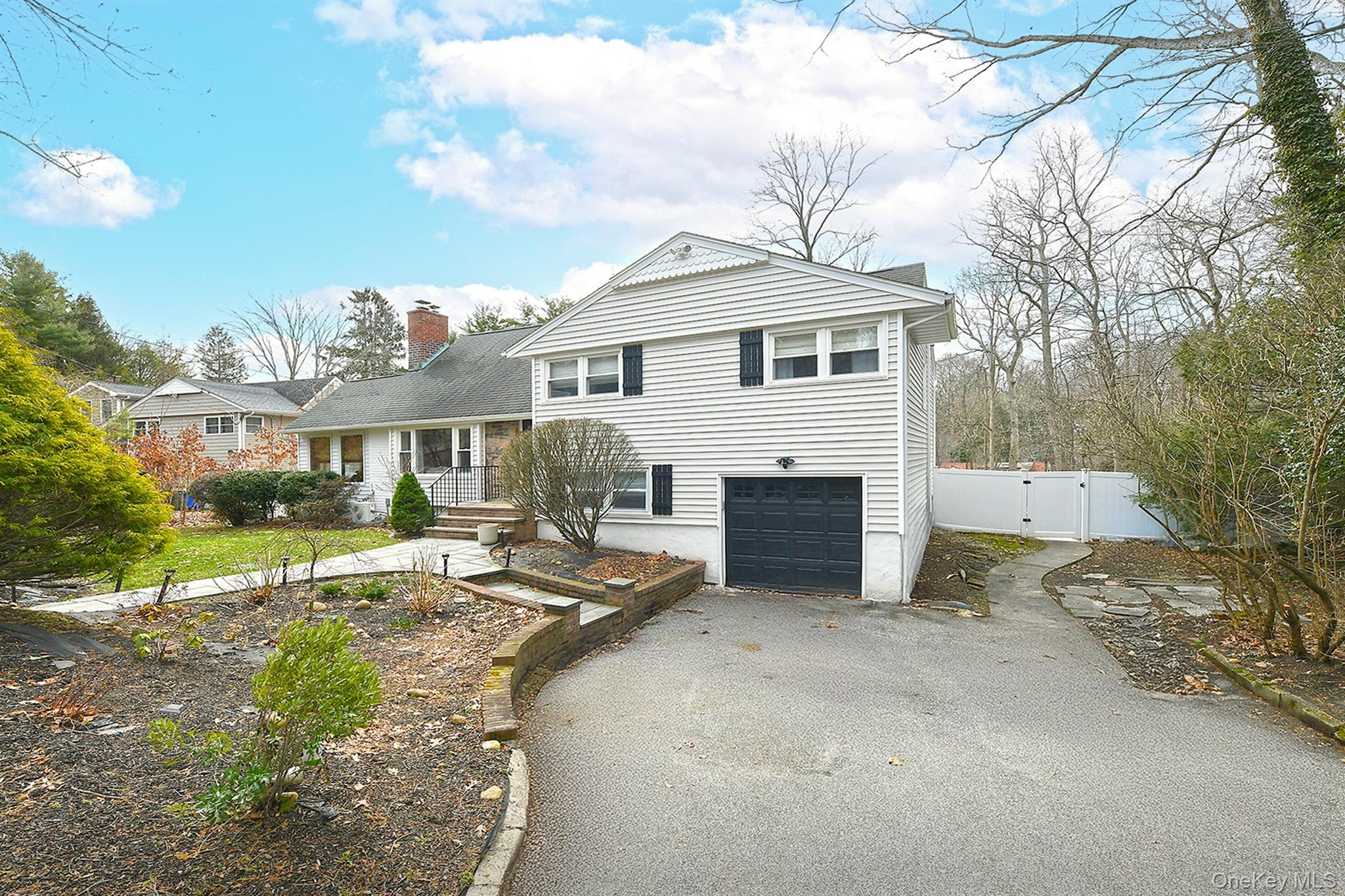 #2 photo, 8 Sherwood Drive, Huntington , NY 11743