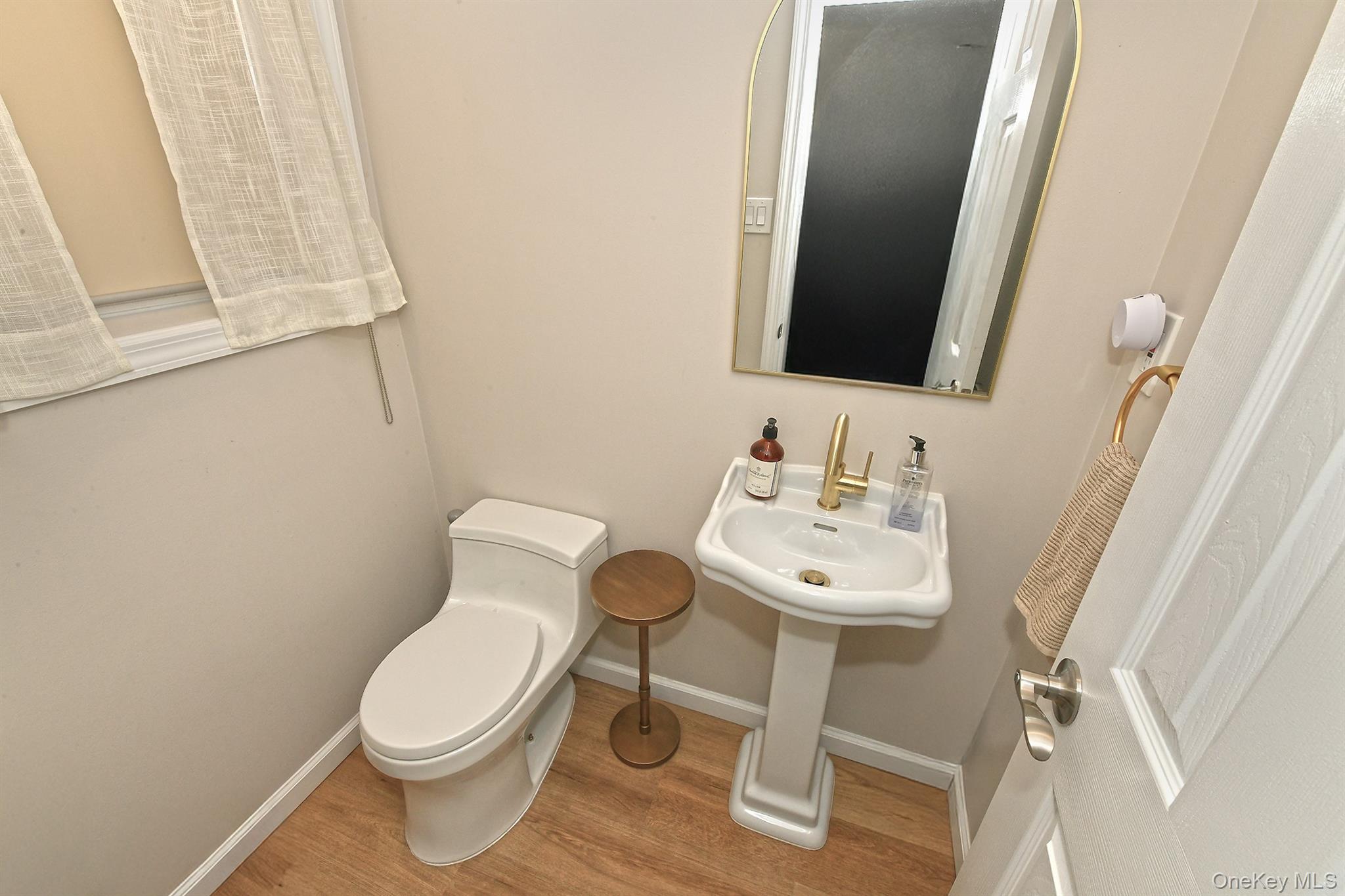 #20 photo, 8 Sherwood Drive, Huntington , NY 11743